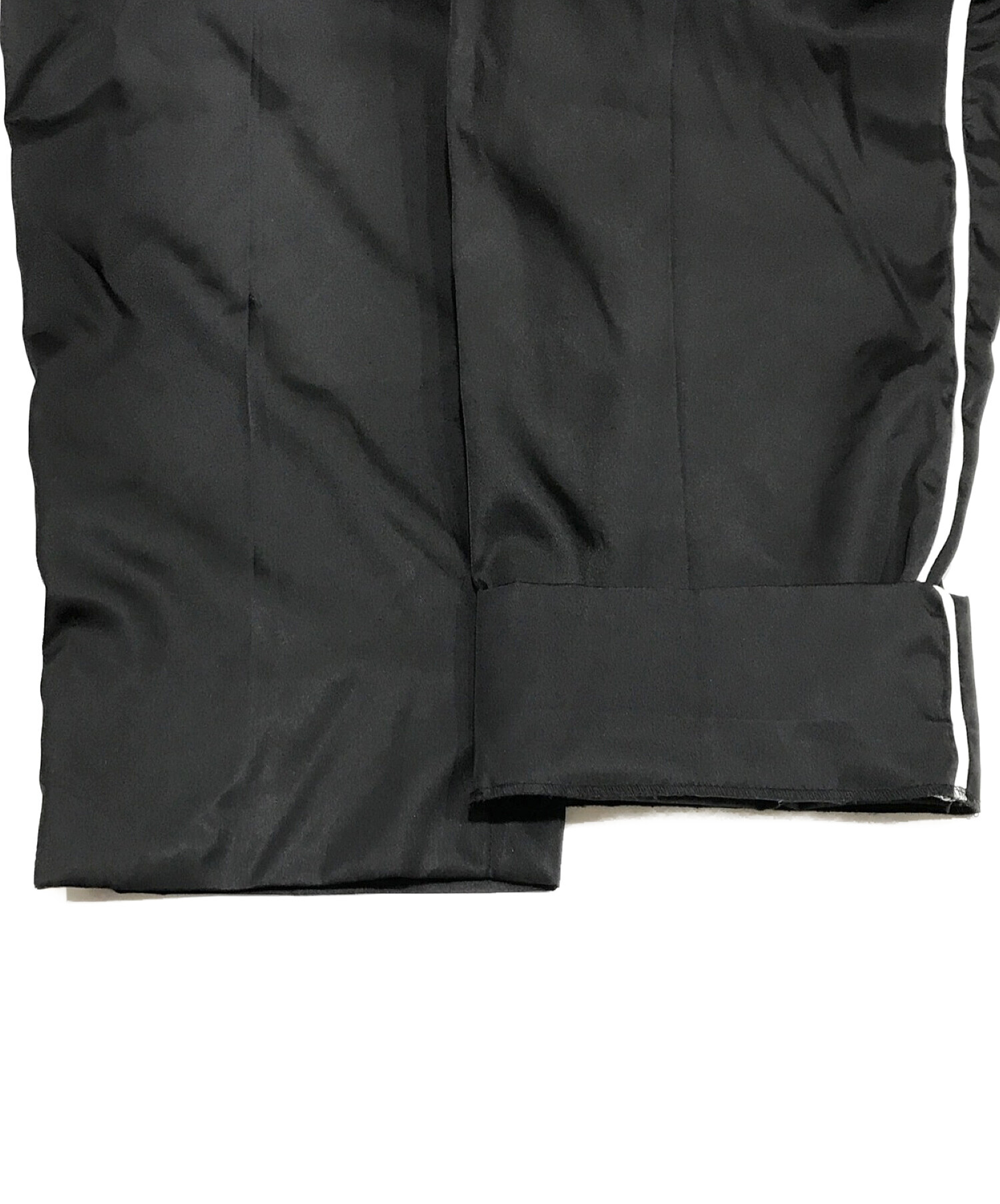 PRADA (プラダ) ナイロンギャバジンロゴプレートパンツ ブラック サイズ:36