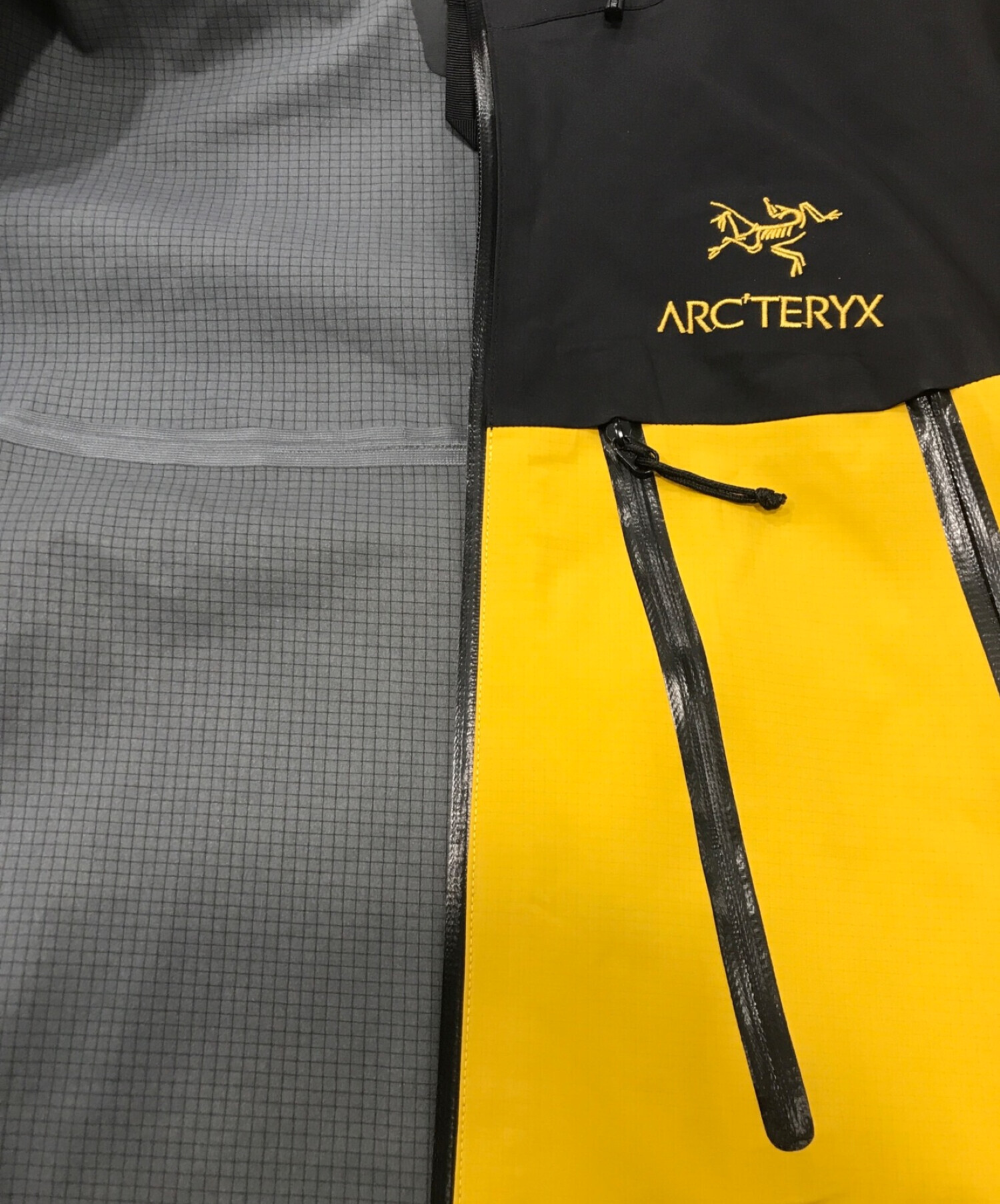 ARC'TERYX (アークテリクス) Theta AR Jacket ブラック×イエロー サイズ:M