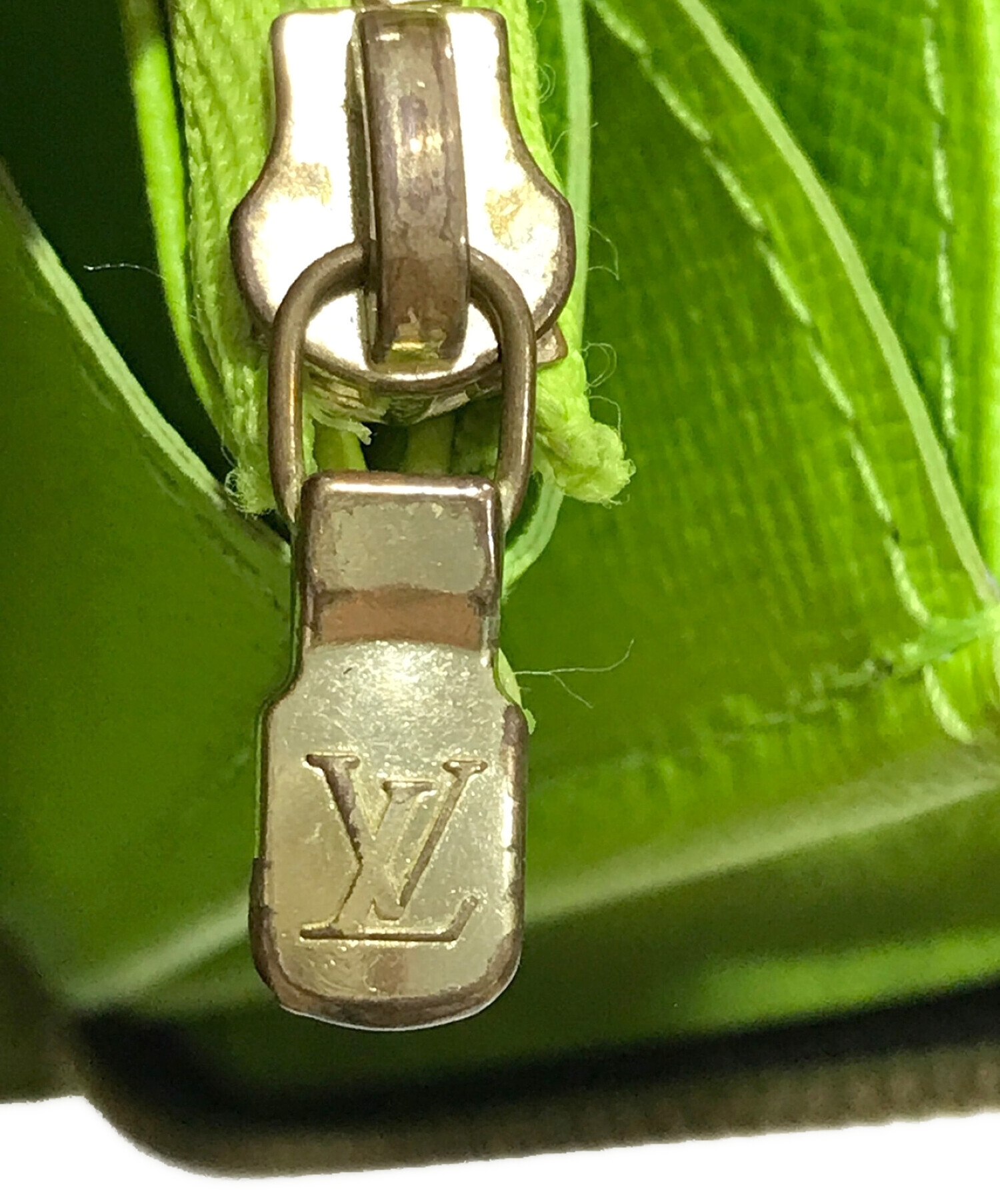 相場 LOUIS VUITTON ジッピーウォレット グラフィティ グリーン - 小物