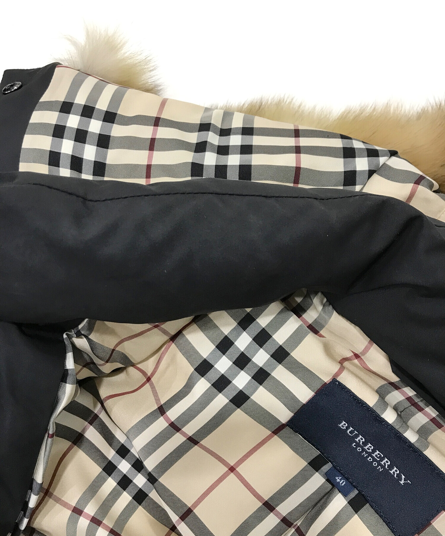 中古・古着通販】BURBERRY LONDON (バーバリーロンドン) 裏地ノヴァチェックフォックスファー付ダウンジャケット ブラック  サイズ:40｜ブランド・古着通販 トレファク公式【TREFAC FASHION】スマホサイト