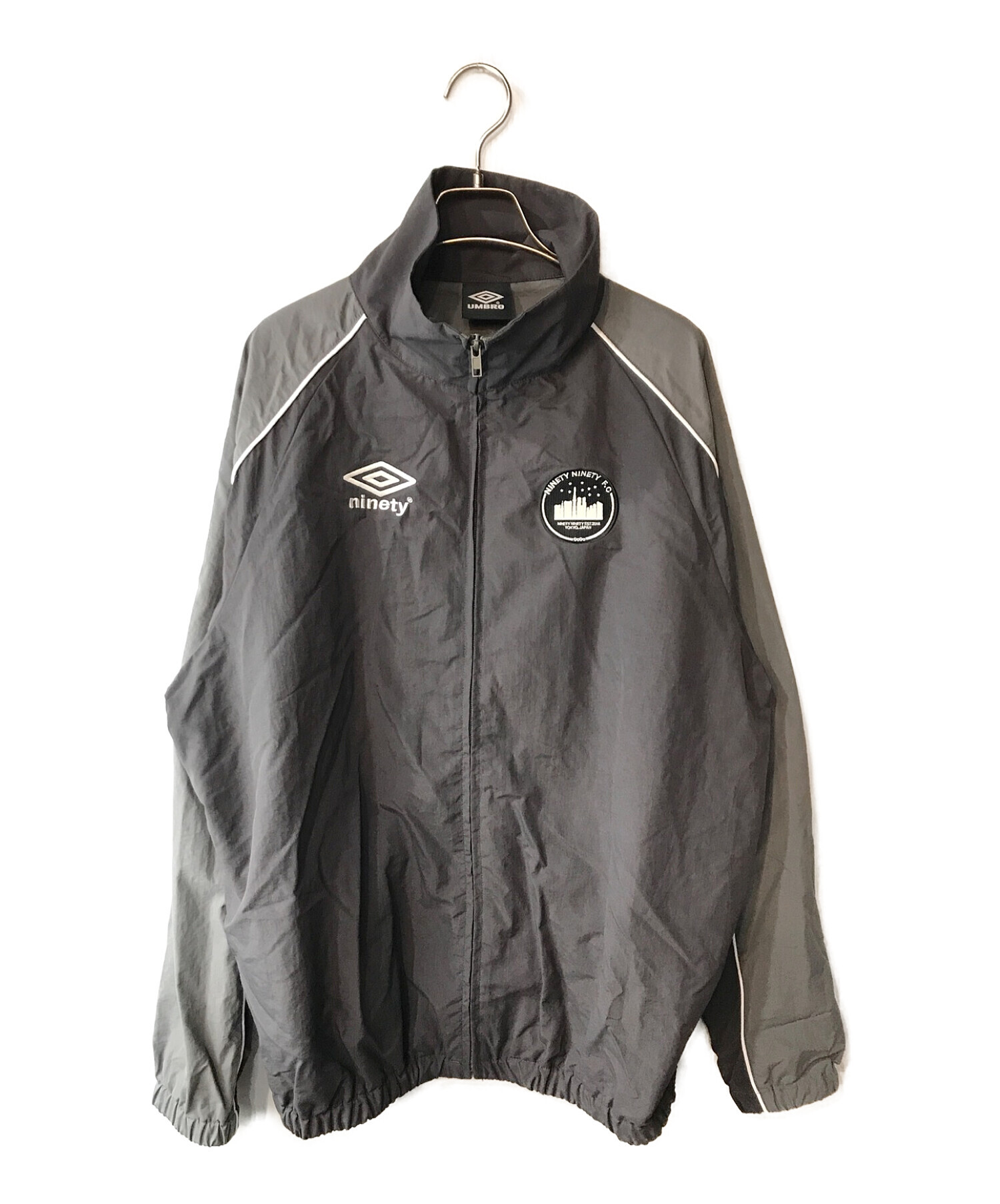 9090 (9090) UMBRO (アンブロ) City Logo Nylon Jacket グレー サイズ:L