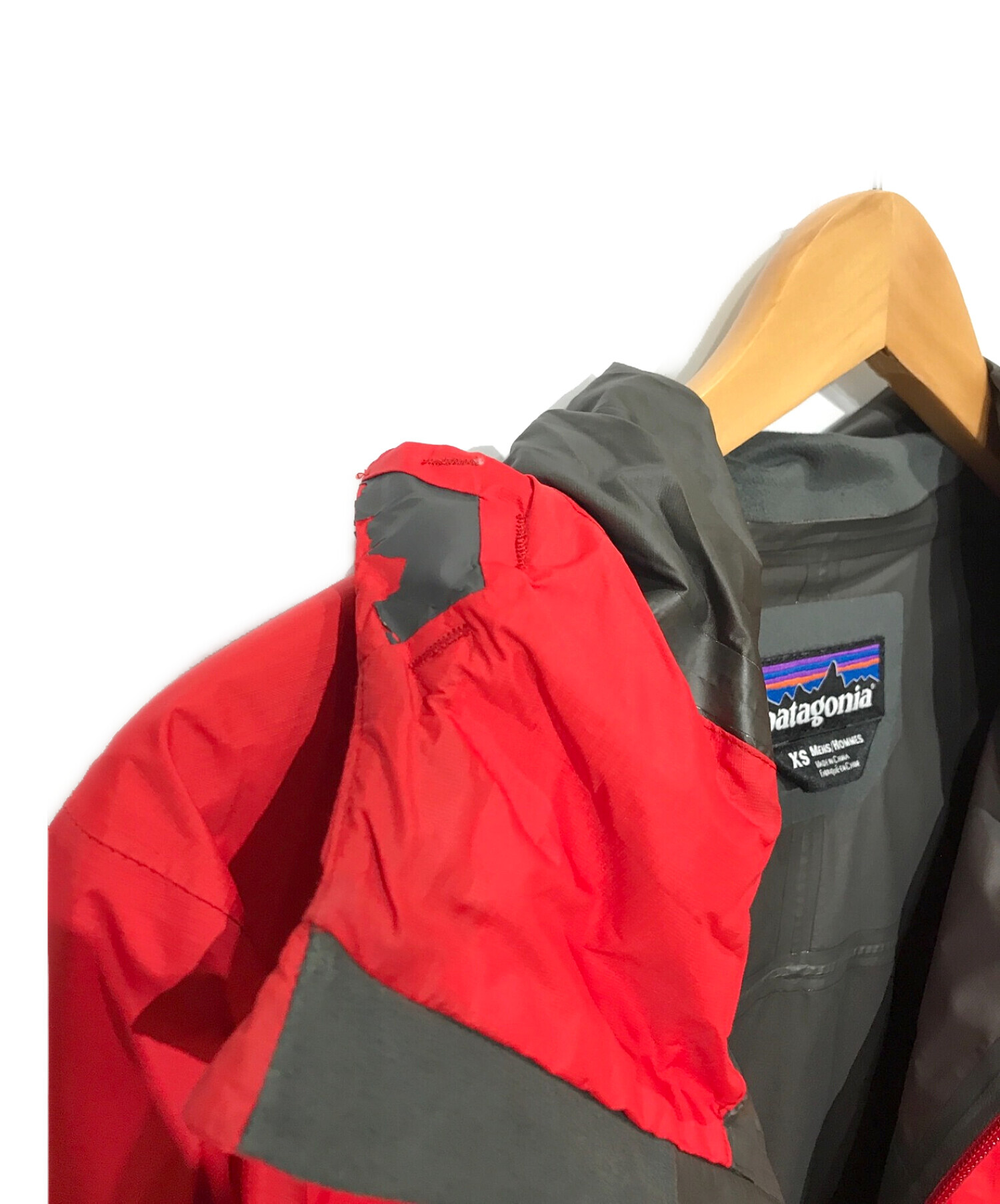 Patagonia (パタゴニア) マウンテンパーカー レッド サイズ:XS