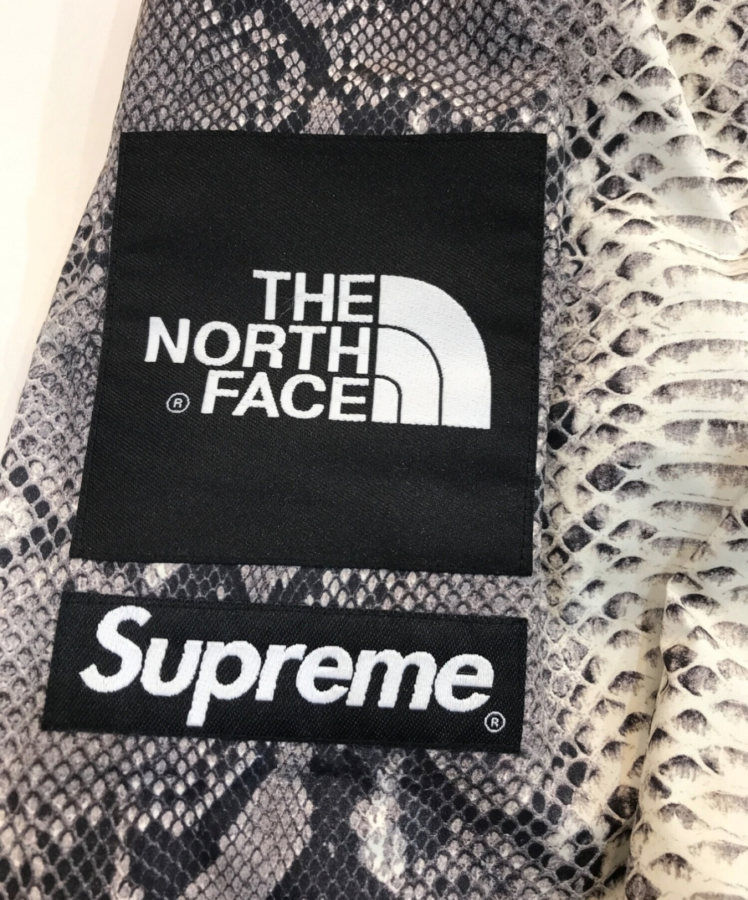 SUPREME×THE NORTH FACE (シュプリーム × ザノースフェイス) Snakeskin Taped Seam Coaches  Jacket（スネークスキンテープドシームコーチジャケット） グレー×ブラック サイズ:Ｍ