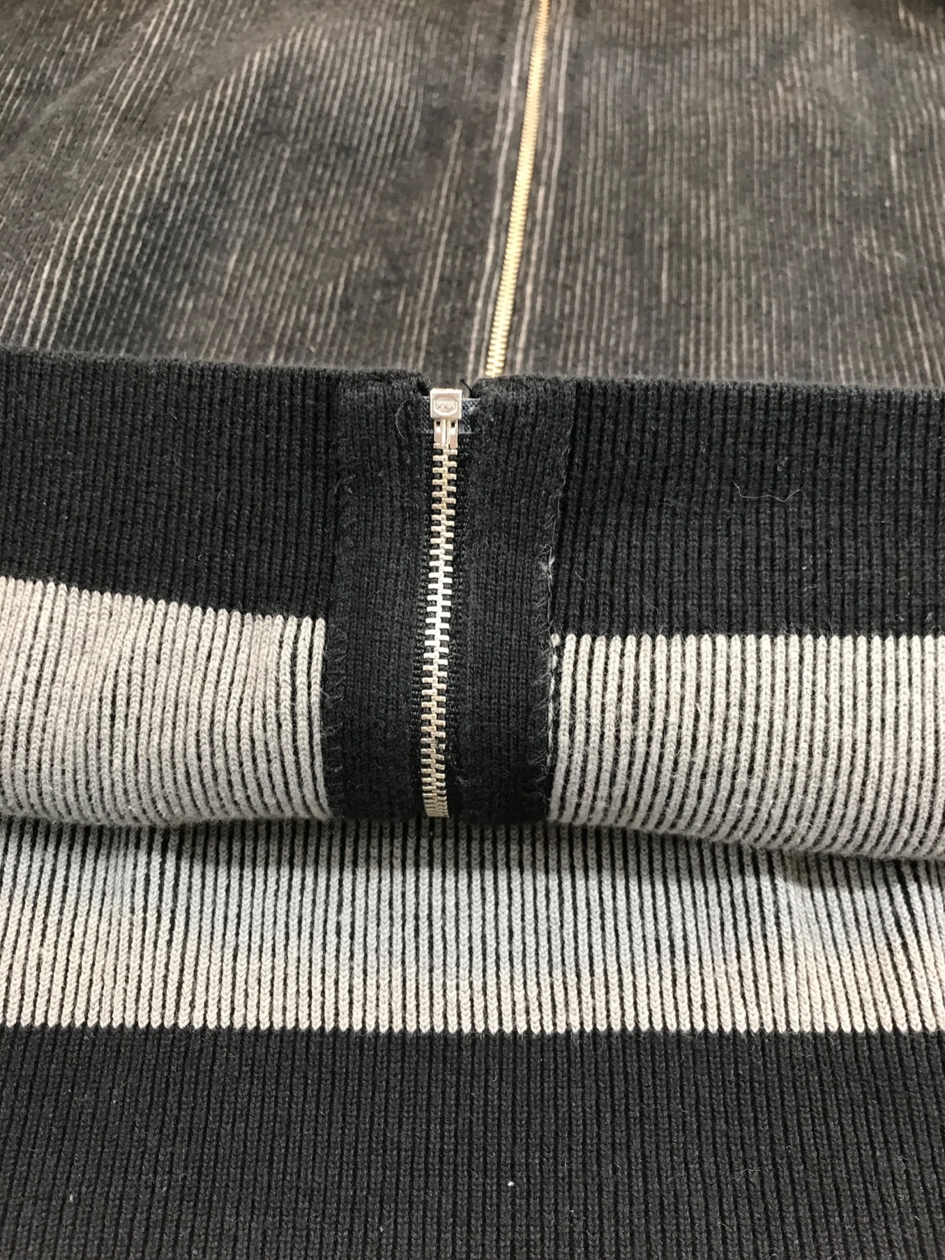 SUPREME (シュプリーム) 2-Tone Ribbed ZIP UP Sweater（２トンリブジップアップスウェット） ブラック×グレー  サイズ:XL