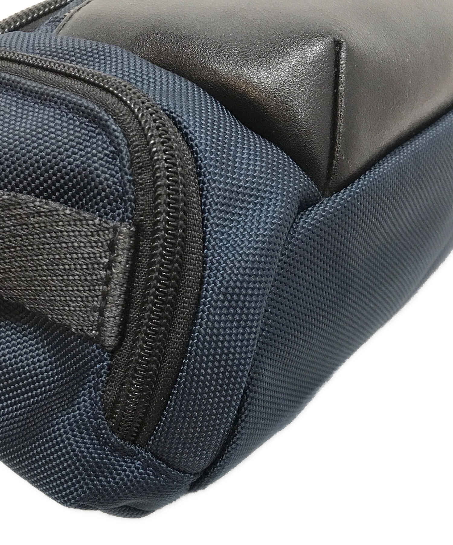 ☆大人気商品☆ TUMI 68618 ネイビー ボディバッグ レザー ボディー