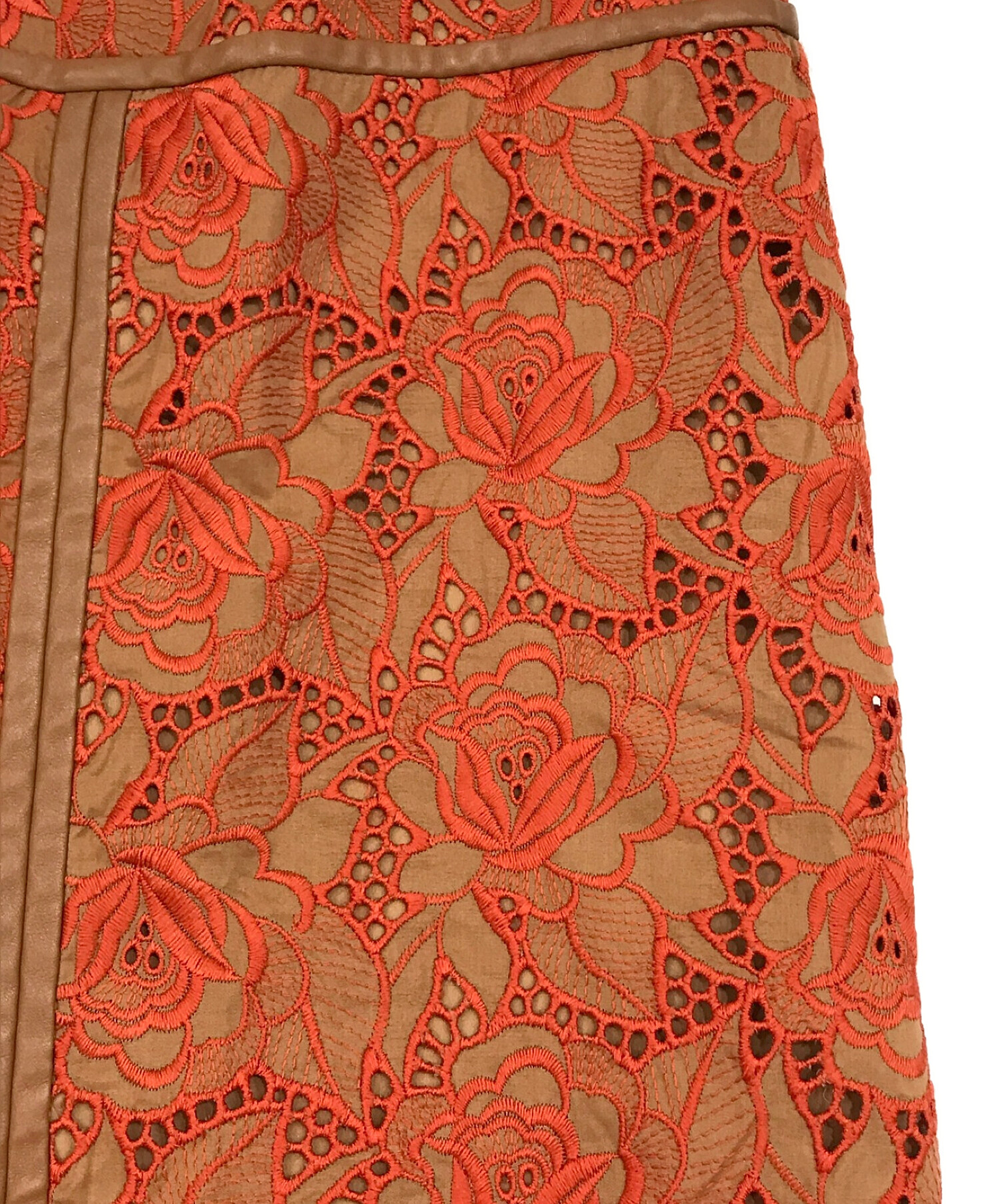 Lily Brown (リリーブラウン) フラワー刺繍タイトロングスカート ブラウン×オレンジ サイズ:SIZE 1