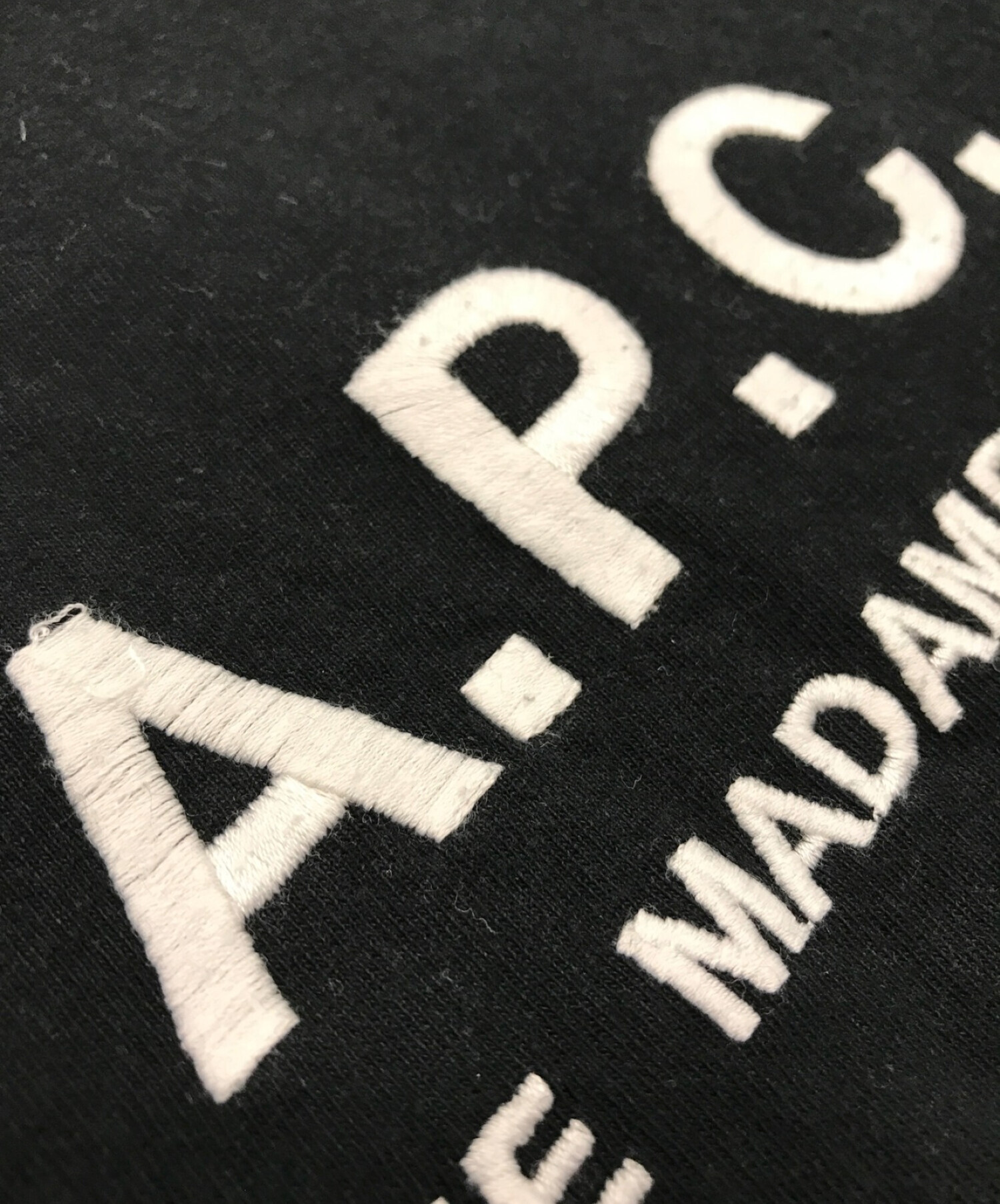 中古・古着通販】A.P.C. (アー・ペー・セー) 刺繍ロゴTシャツ ブラック