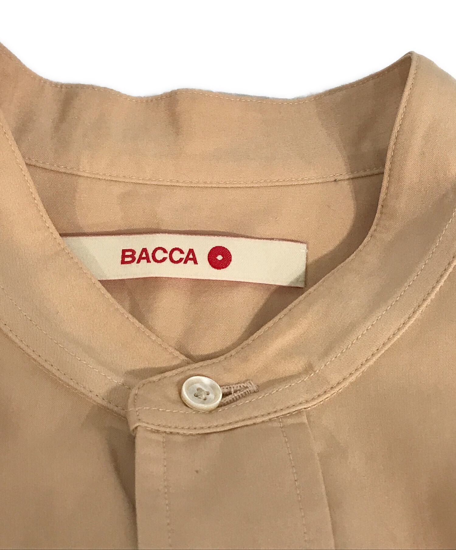 中古・古着通販】BACCA (バッカ) コットンバックサテンスタンドカラーロングシャツ ベージュ サイズ:34｜ブランド・古着通販  トレファク公式【TREFAC FASHION】スマホサイト