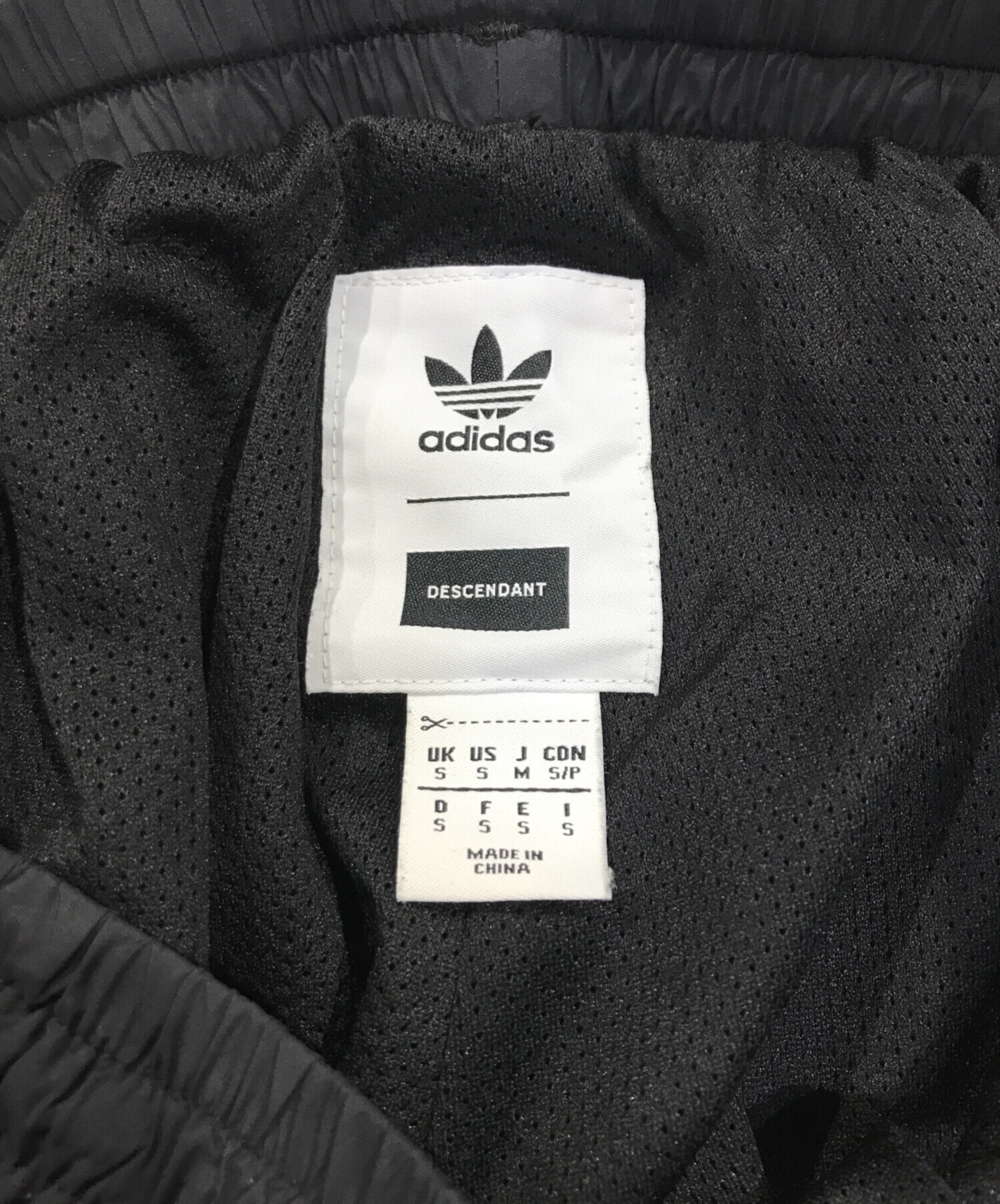 中古・古着通販】adidas (アディダス) DESCENDANT (ディセンダント) TRACK PANTS DCDT NYLON PANTS( トラックパンツディーシーディーティーナイロンパンツ) ホワイト×ブラック サイズ:M｜ブランド・古着通販 トレファク公式【TREFAC  FASHION】スマホサイト