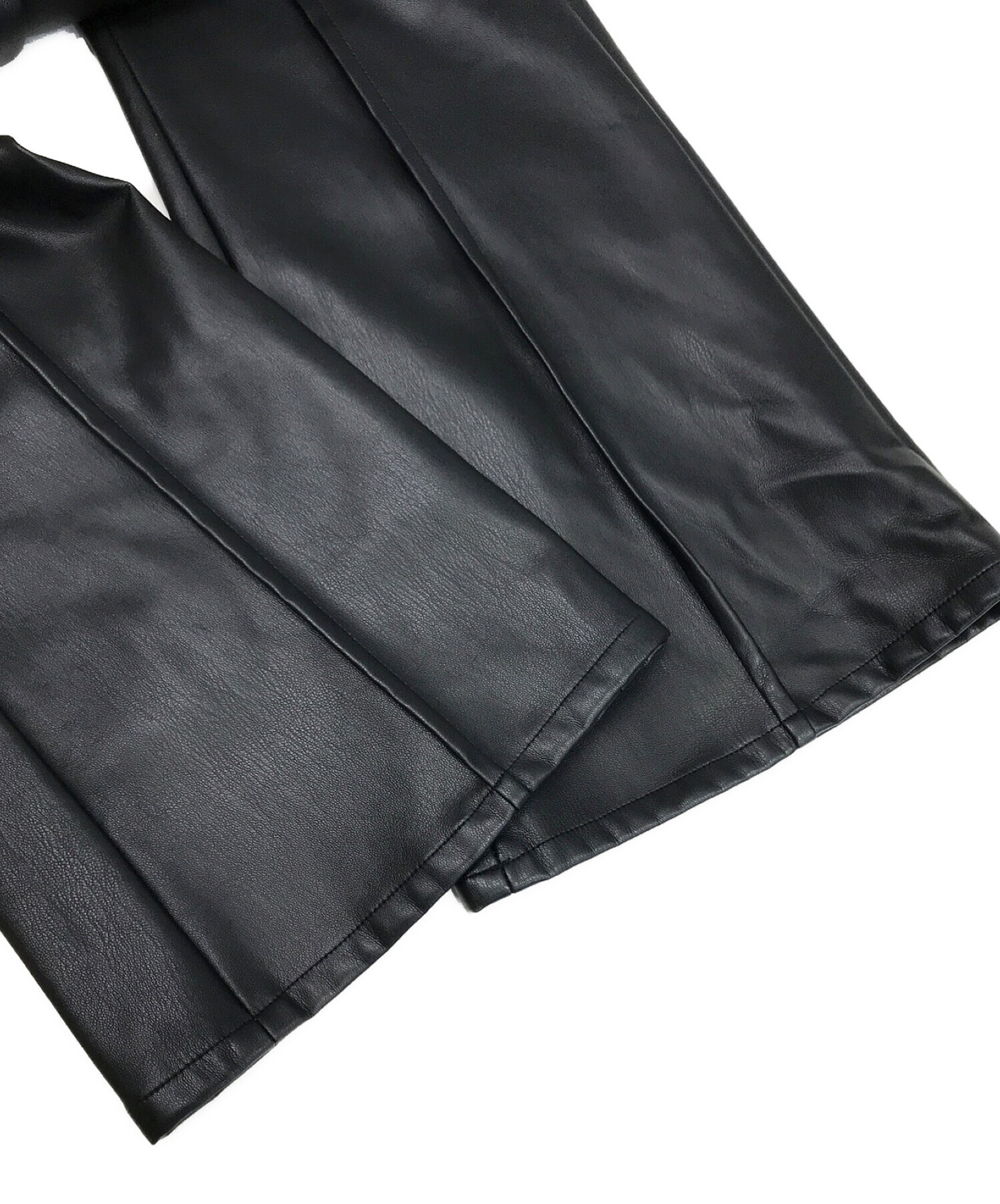 juha (ユハ) SYNTHETIC LEATHER FLARE PANTS ブラック サイズ:3