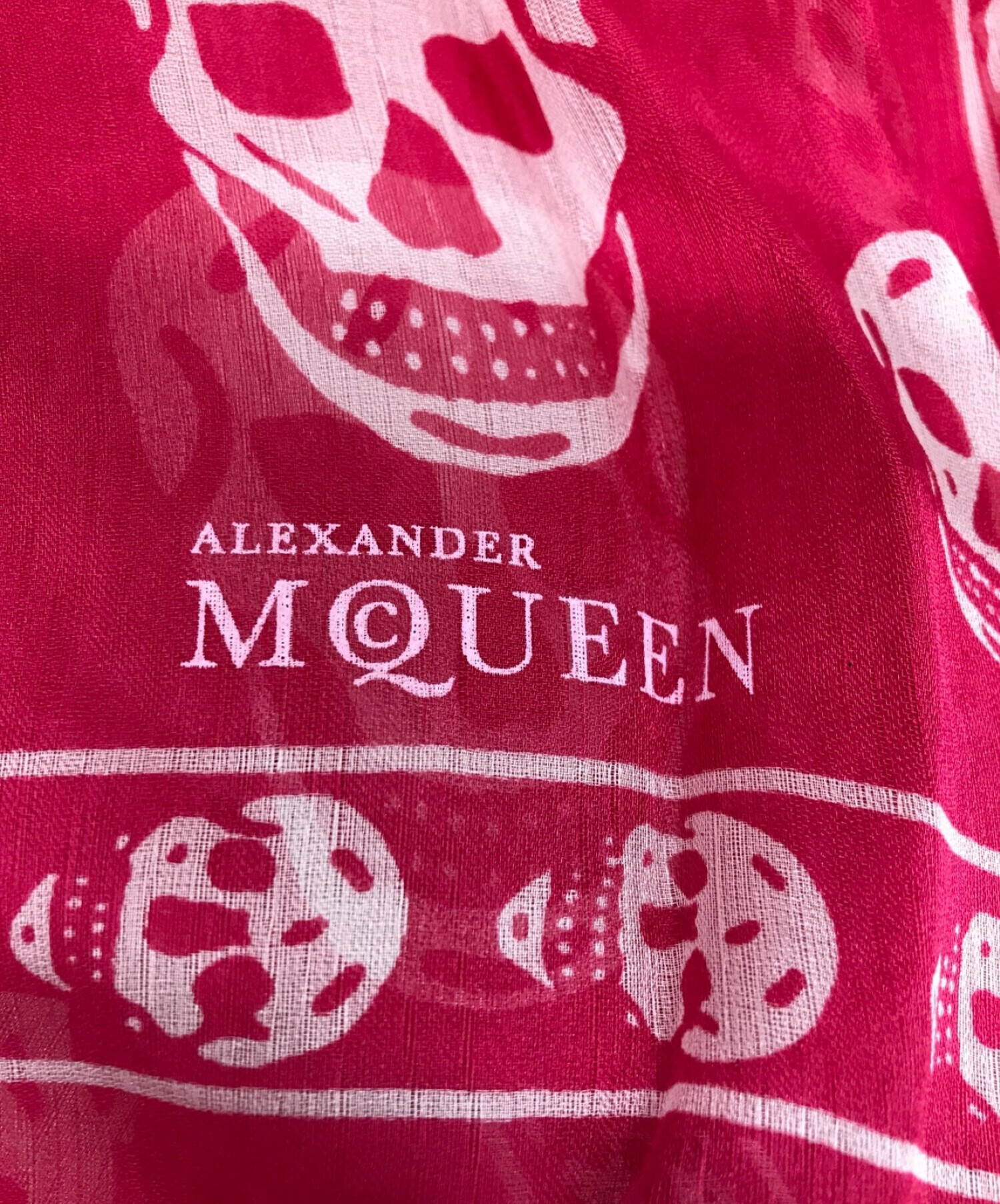 ALEXANDER McQUEEN (アレキサンダーマックイーン) スカル柄シルクスカーフ レッド