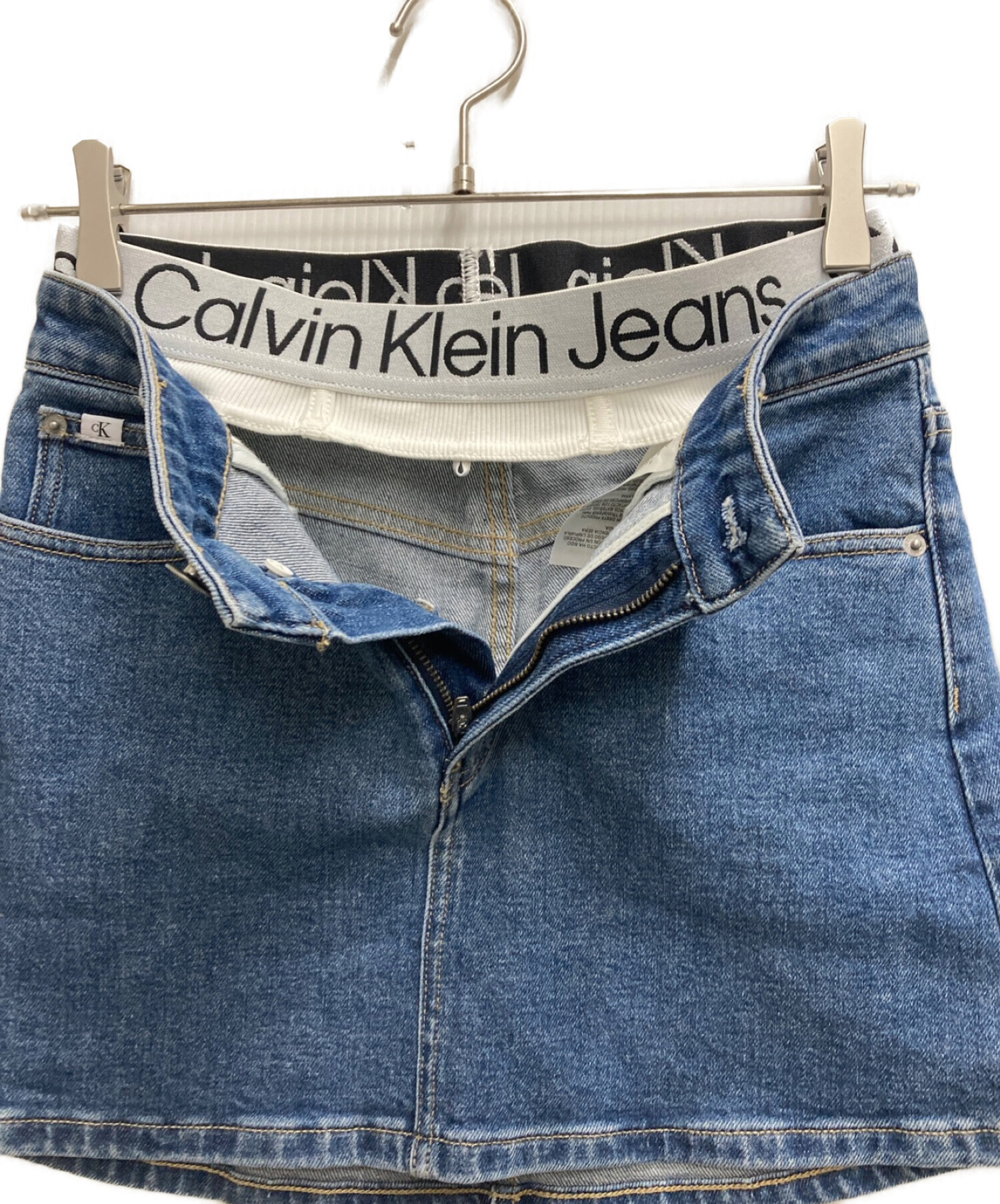 Calvin Klein (カルバンクライン) ローライズAラインデニムスカート インディゴ サイズ:SIZE W25