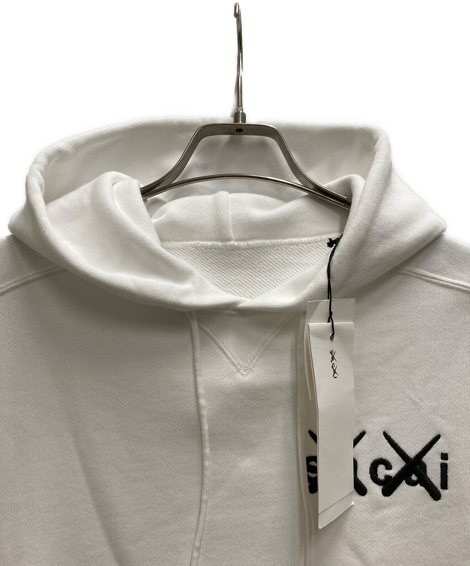 中古・古着通販】sacai (サカイ) KAWS (カウズ) Embroidery Hoodie ホワイト サイズ:SIZE 1｜ブランド・古着通販  トレファク公式【TREFAC FASHION】スマホサイト