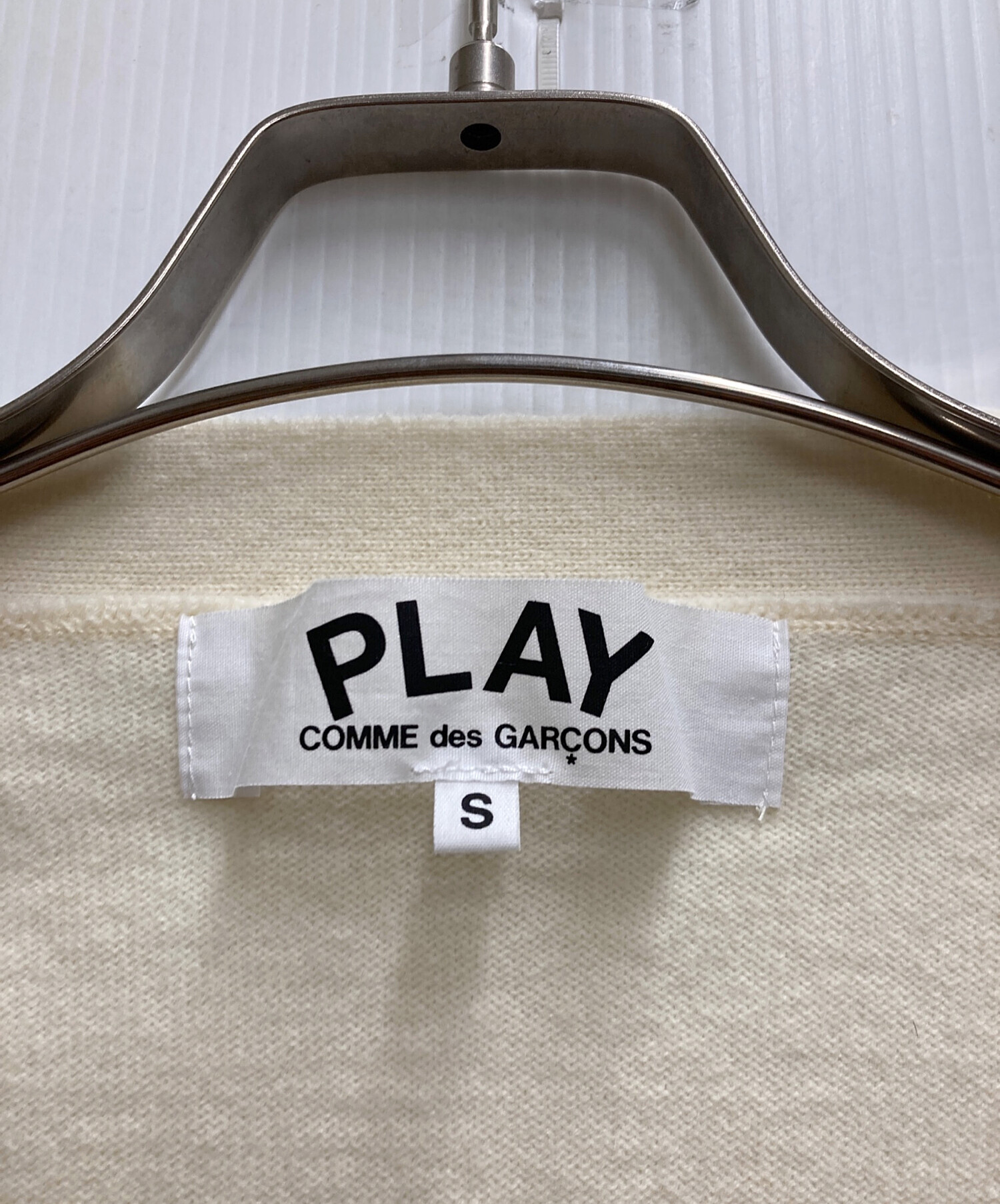 中古・古着通販】PLAY COMME des GARCONS (プレイ コムデギャルソン) ハートワッペンカーディガン ホワイト  サイズ:S｜ブランド・古着通販 トレファク公式【TREFAC FASHION】スマホサイト