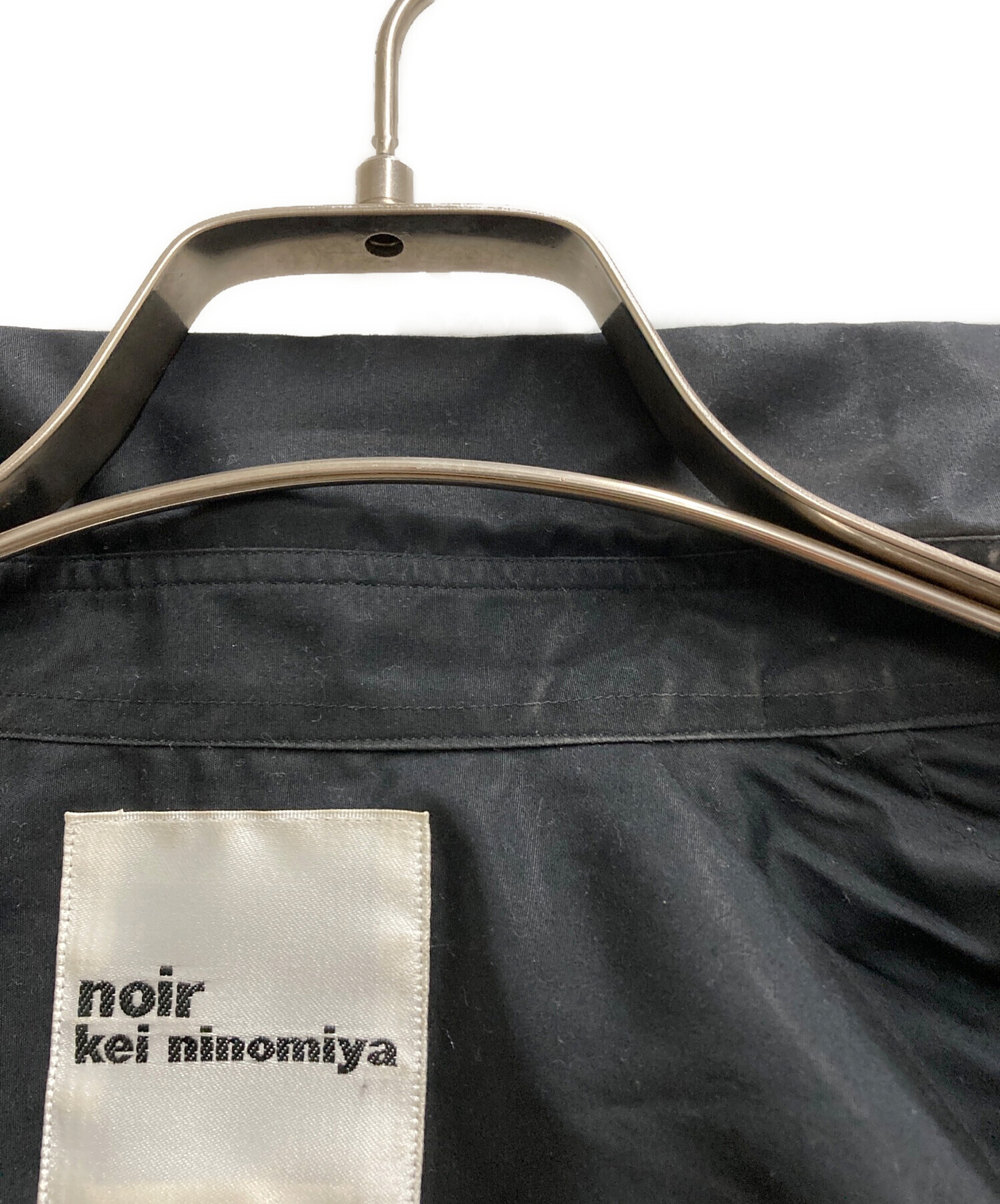 中古・古着通販】noir kei ninomiya (ノワール ケイ ニノミヤ) ベルトデザインリボンハーネスシャツ ブラック  サイズ:XS｜ブランド・古着通販 トレファク公式【TREFAC FASHION】スマホサイト