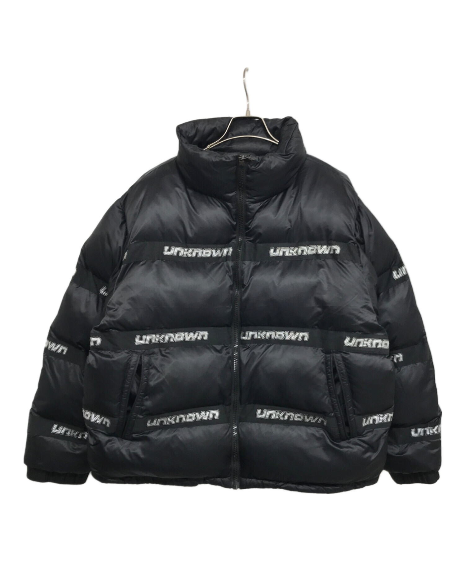 中古・古着通販】Unknown london (アンノウンロンドン) UNKNOWN STUDDED PUFFER 中綿ジャケット ロゴ ブラック  サイズ:L｜ブランド・古着通販 トレファク公式【TREFAC FASHION】スマホサイト