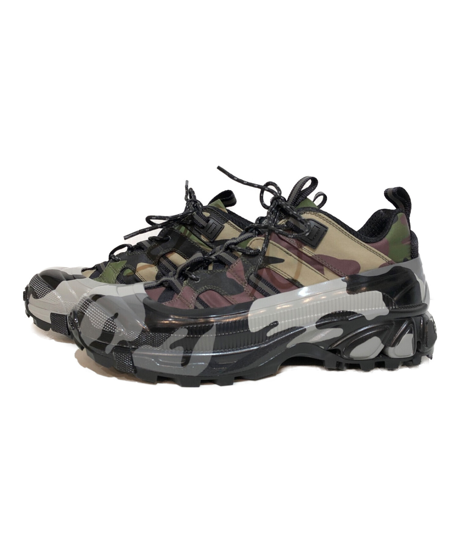 BURBERRY (バーバリー) CAMOUFLAGE PRINT NYLON ARTHUR SNEAKERS アーサースニーカー オリーブ×ブラック  サイズ:41