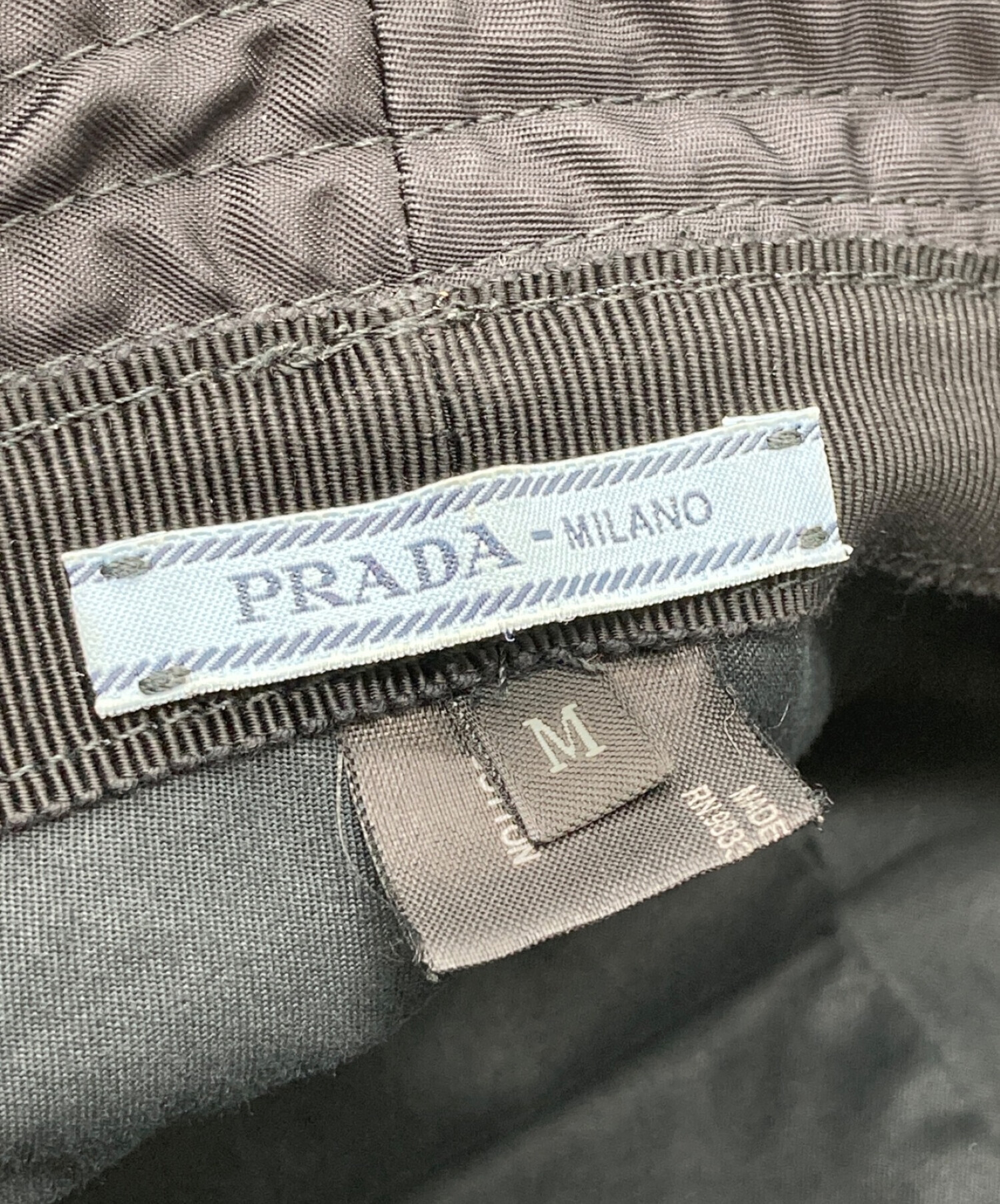 PRADA (プラダ) トライアングルロゴ ナイロンバケットハット ブラック サイズ:M