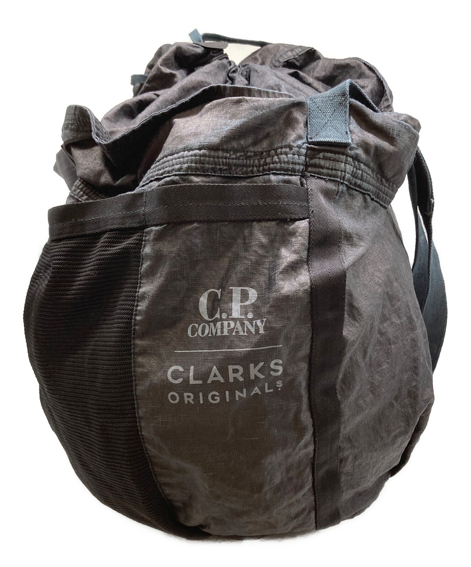 C.P COMPANY (シーピーカンパニー) CLARKS ORIGINALS (クラークス オリジナルズ) コラボクロスボディバッグ ブラック