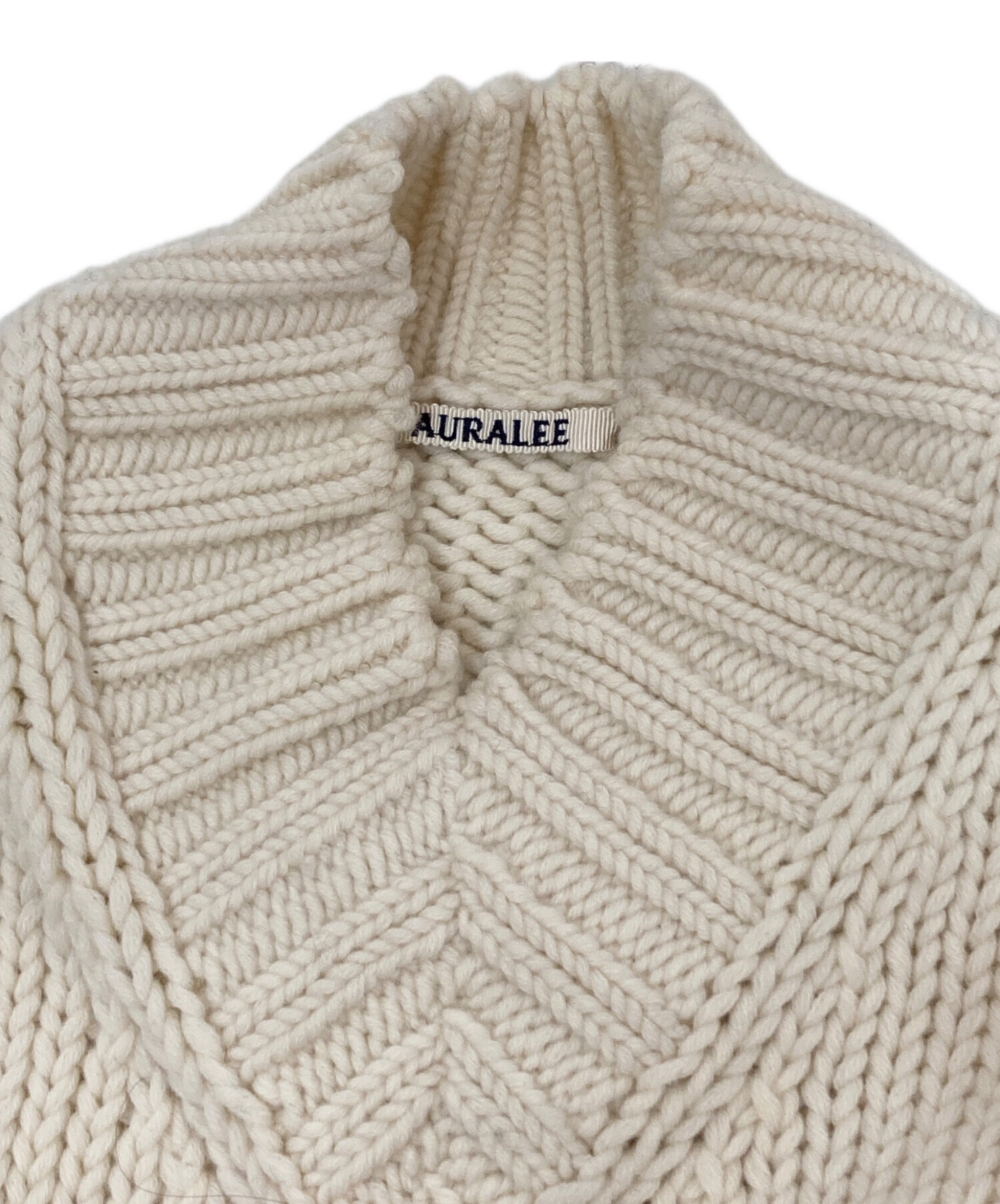 AURALEE (オーラリー) SUPER FINE WOOL AIRY KNIT V-NECK P/O ホワイト