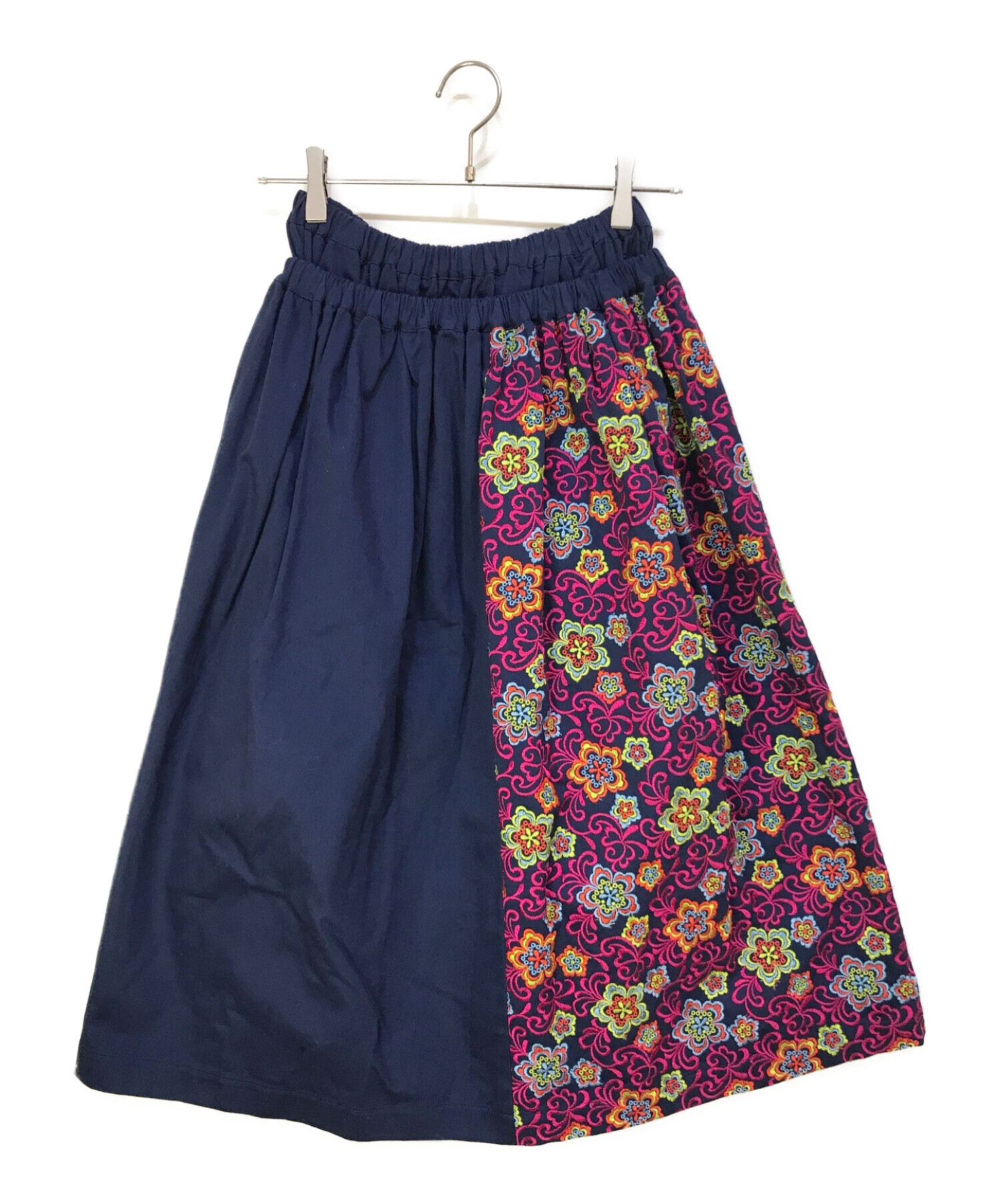 【お値下げ可】tricot COMME des GARCONS 刺繍スカート材質ポリエステル100%