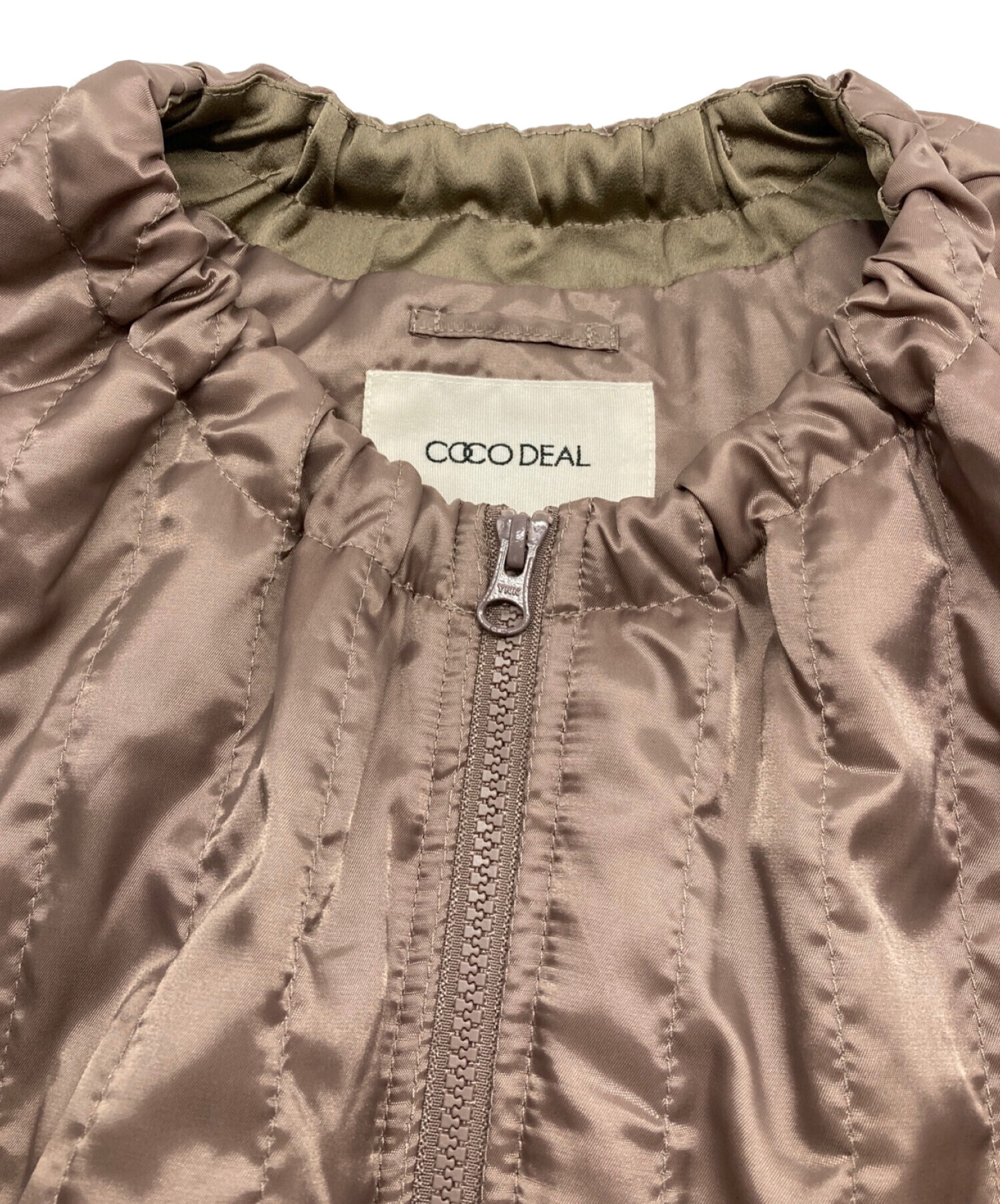 中古・古着通販】COCODEAL (ココディール) ツイルサテンノーカラーキルティングブルゾン ブラウン サイズ:SIZE2｜ブランド・古着通販  トレファク公式【TREFAC FASHION】スマホサイト