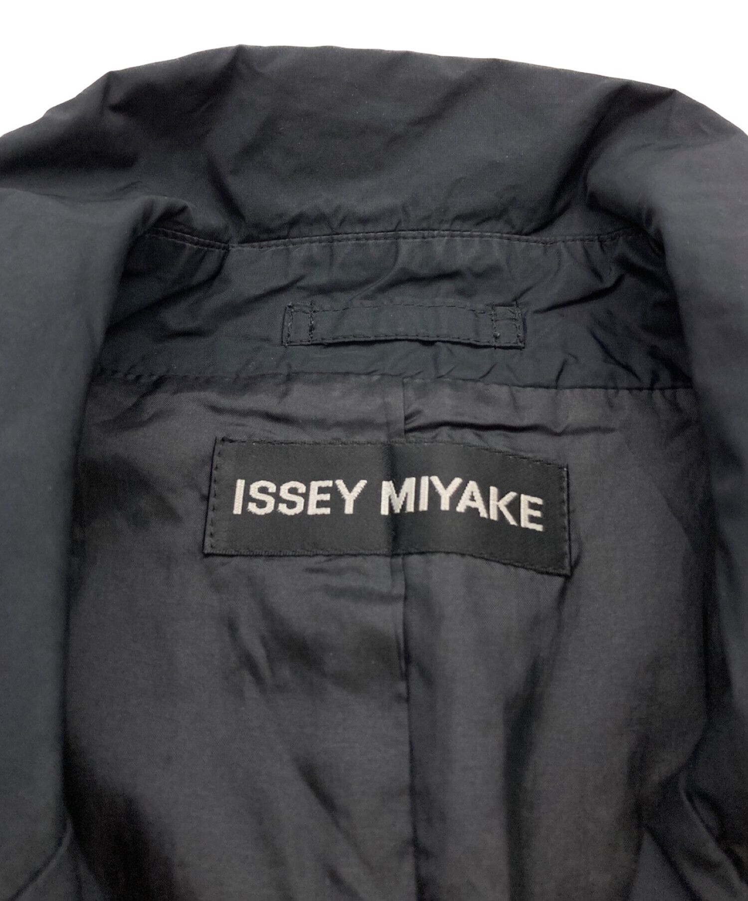 ISSEY MIYAKE (イッセイミヤケ) ナイロンコート ブラック サイズ:2
