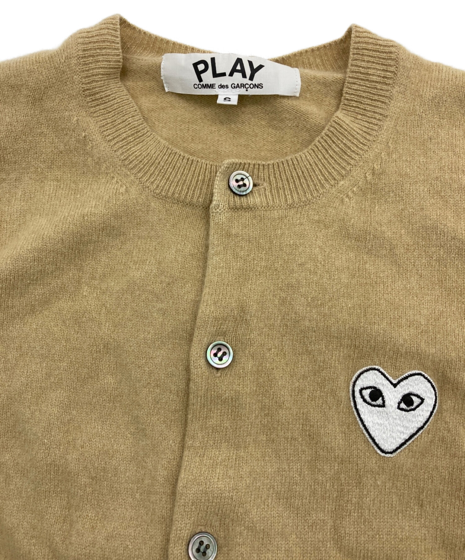 PLAY COMME des GARCONS (プレイ コムデギャルソン) ハートニットカーディガン ベージュ サイズ:S