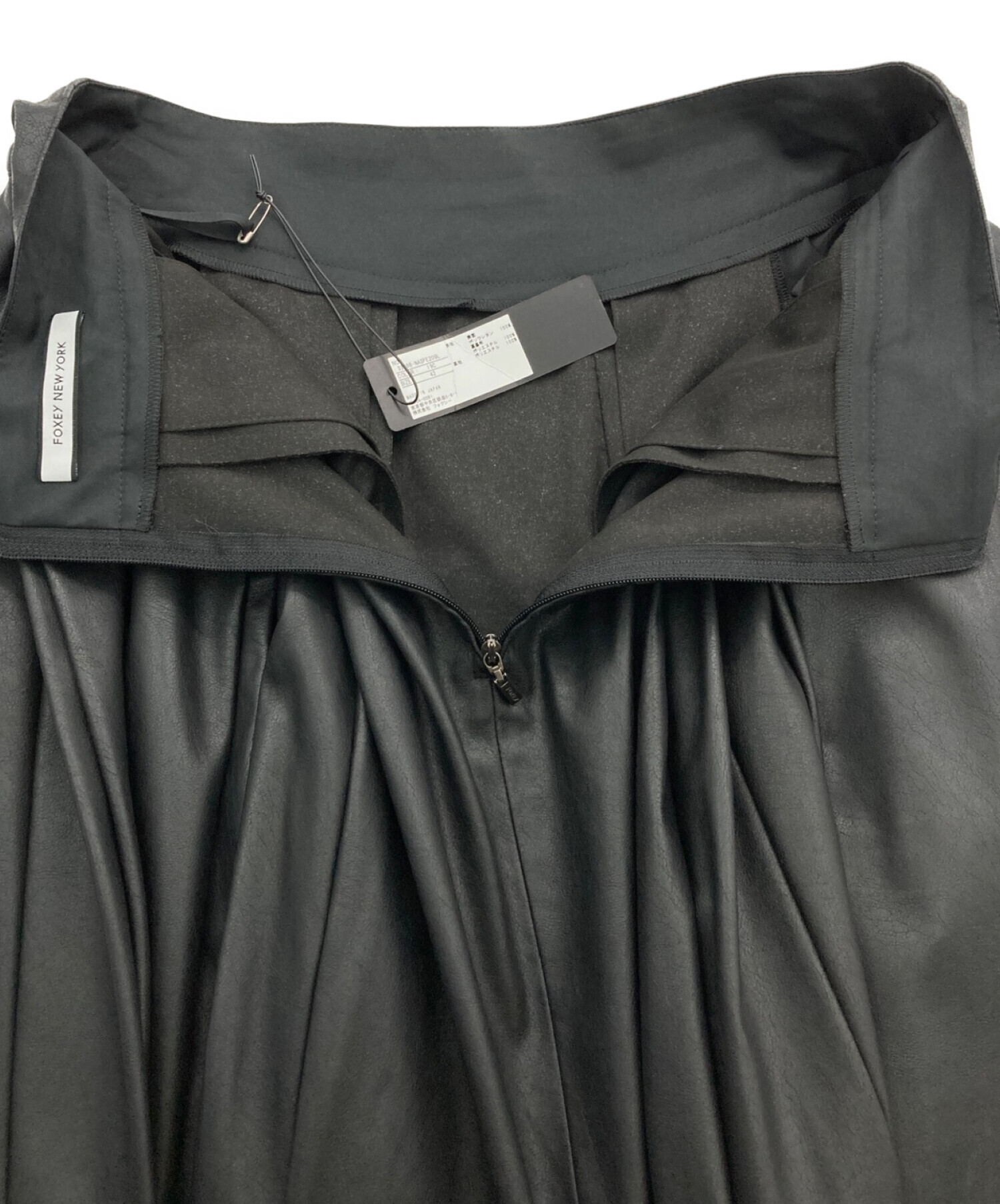 FOXEY NEWYORK (フォクシーニューヨーク) フェイクレザースカート ブラック サイズ:42 未使用品