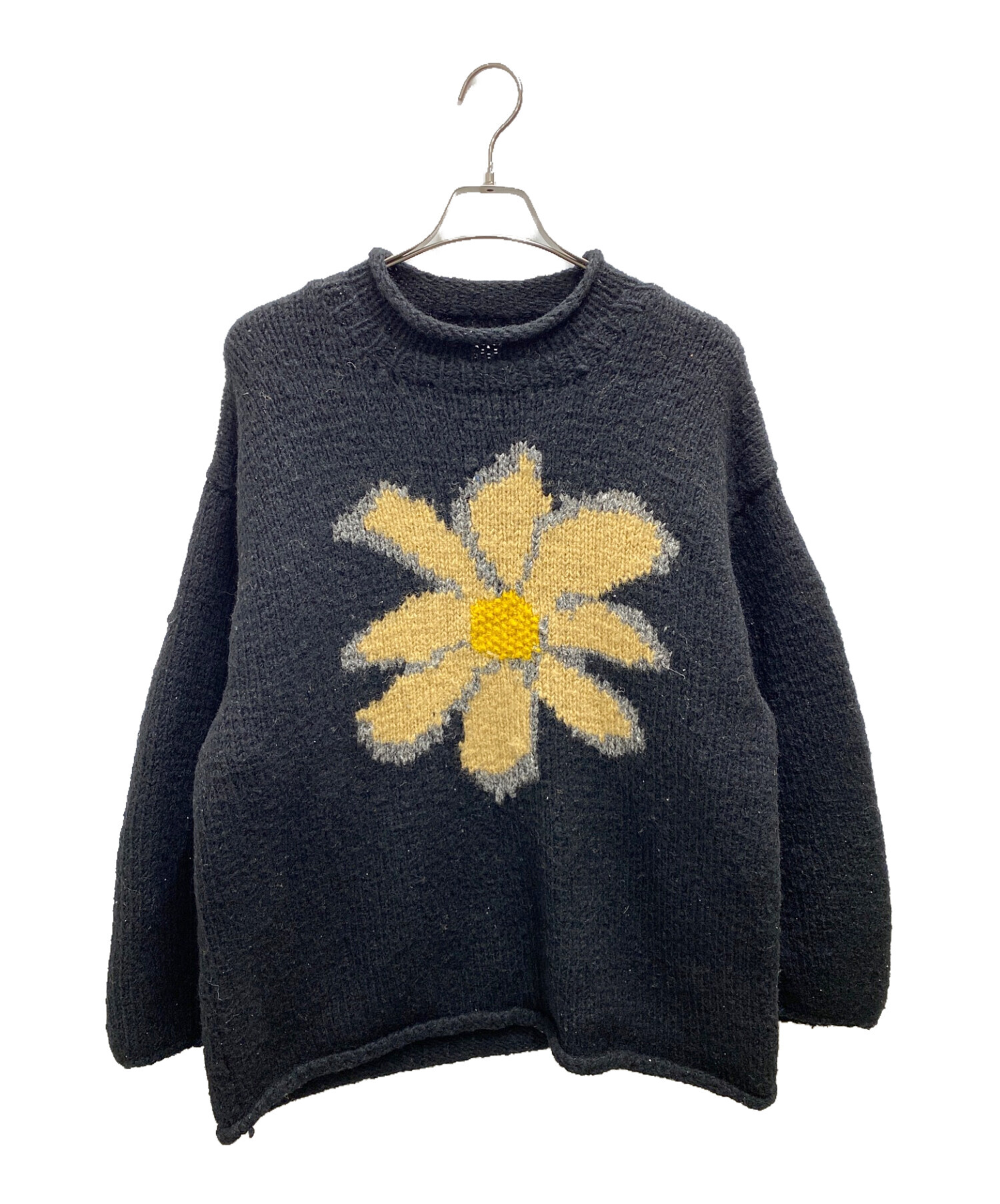 Niche. (ニッチ) MacMahon Knitting Mills by niche. (マクマホンニッティングミルズバイニッチ) Roll  Neck Knit Flower ブラック サイズ:M