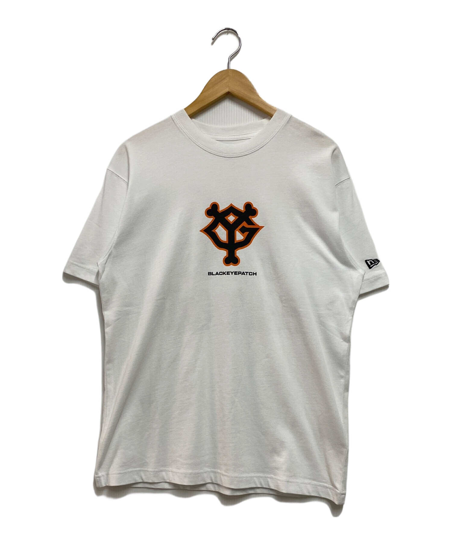 New Era (ニューエラ) BlackEyePatch (ブラックアイパッチ) GIANTS (ジャイアンツ) コラボプリントTシャツ ホワイト  サイズ:М