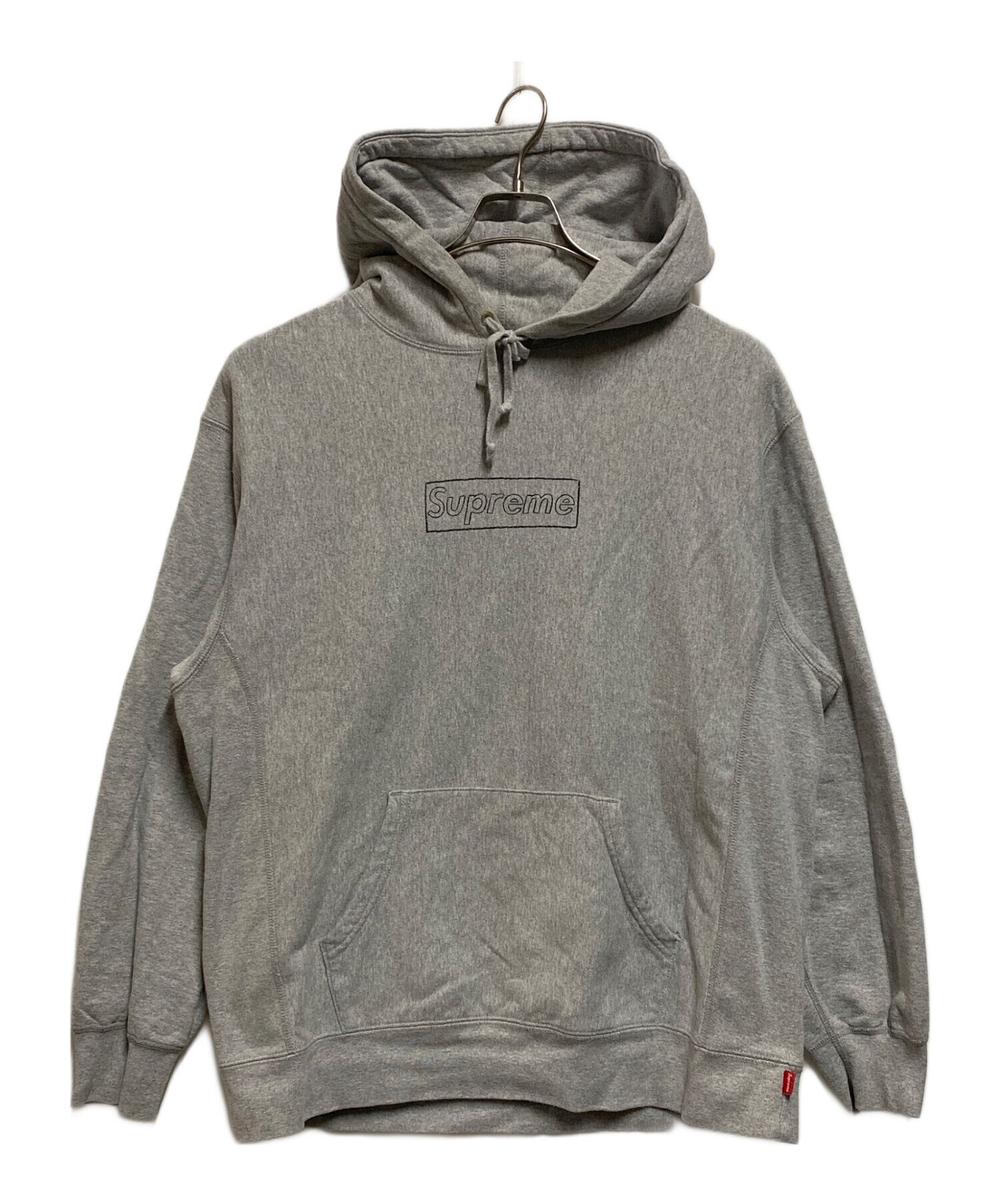 中古・古着通販】SUPREME (シュプリーム) KAWS (カウズ) Chalk Logo Hooded Sweatshirt グレー サイズ:L｜ブランド・古着通販  トレファク公式【TREFAC FASHION】スマホサイト