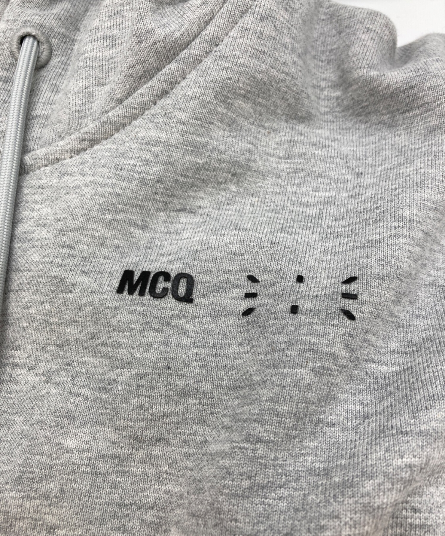 MCQ (マックキュー) Relaxed Fit Icon Logo Zip Through Hoodie / アイコンロゴジップパーカー グレー  サイズ:L