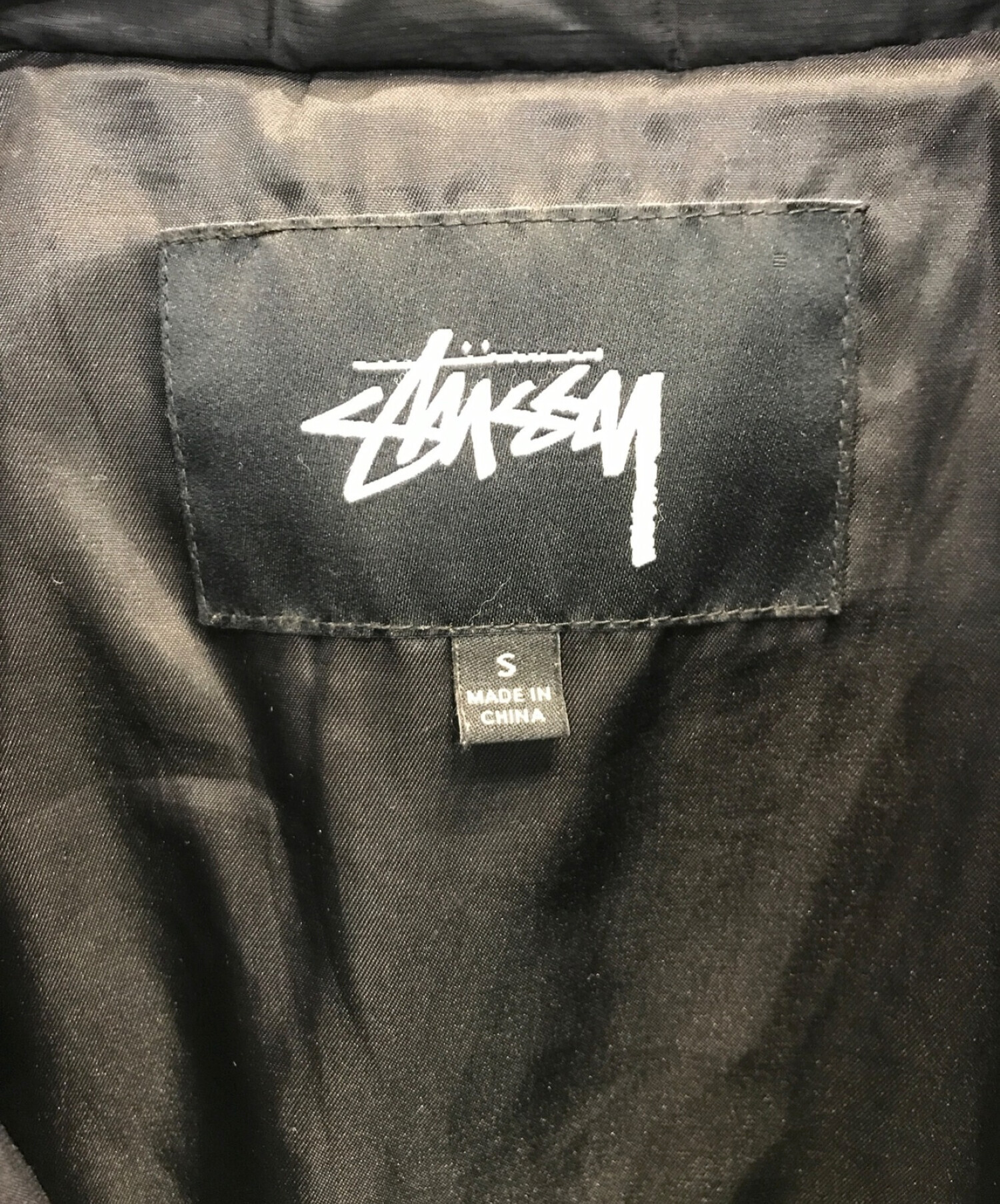 stussy (ステューシー) ロゴワッペンダウンジャケット ブラック サイズ:S