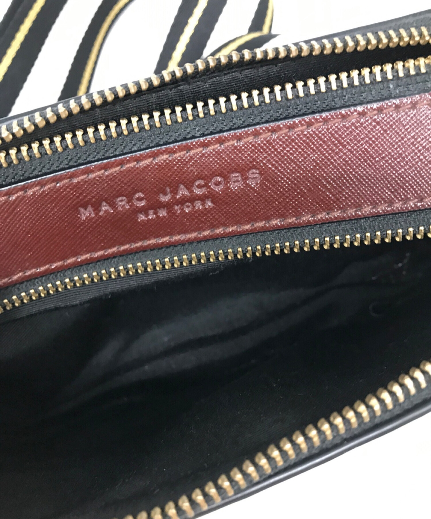 Marc by Marc Jacobs (マークバイマークジェイコブス) SNAPSHOT CAMERA BAG スナップショット カメラバッグ  M0012007 ブラック×レッド