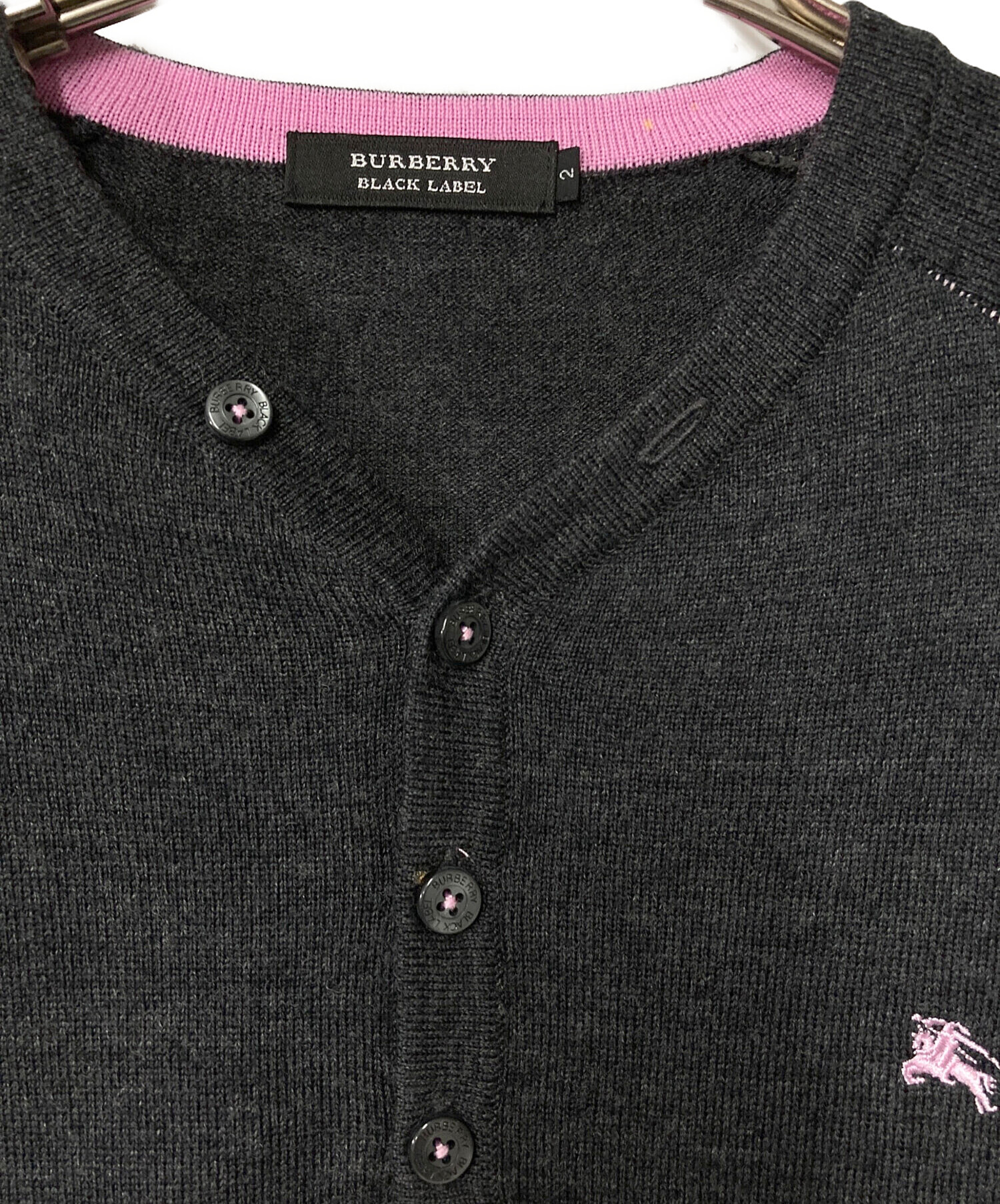 BURBERRY BLACK LABEL (バーバリーブラックレーベル) ヘンリーネックニット BURBERRY BLACK LABEL  バーバリーブラックレーベル グレー イタリア刺繍 ロゴ BMT73-103-07 グレー サイズ:2