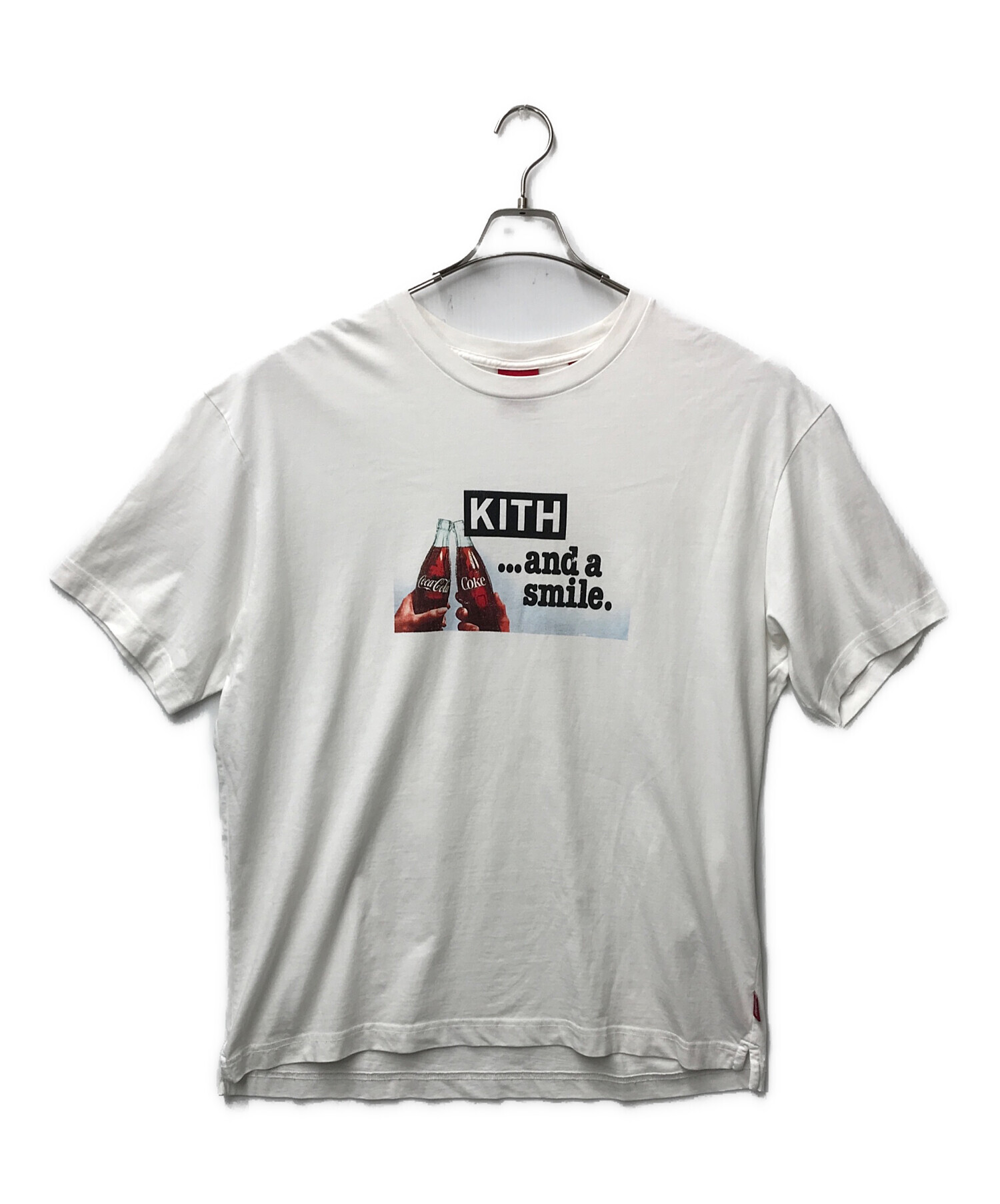 中古・古着通販】KITH Coca Cola (コカコーラ) KITH Coca-Cola Smile Vintage Tee/キス コカコーラ  スマイル ビンテージ Tシャツ/＃KH3858 /Coca Colaコラボ ホワイト サイズ:SIZE L｜ブランド・古着通販  トレファク公式【TREFAC FASHION】スマホサイト