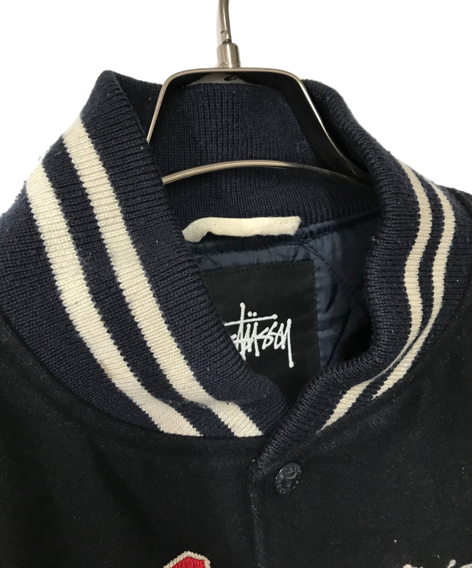 stussy (ステューシー) スタジャン stussy ステューシー スタジアムジャンパー バックロゴ ロゴワッペン 星柄 ライオン 刺繍 ブラック  サイズ:S