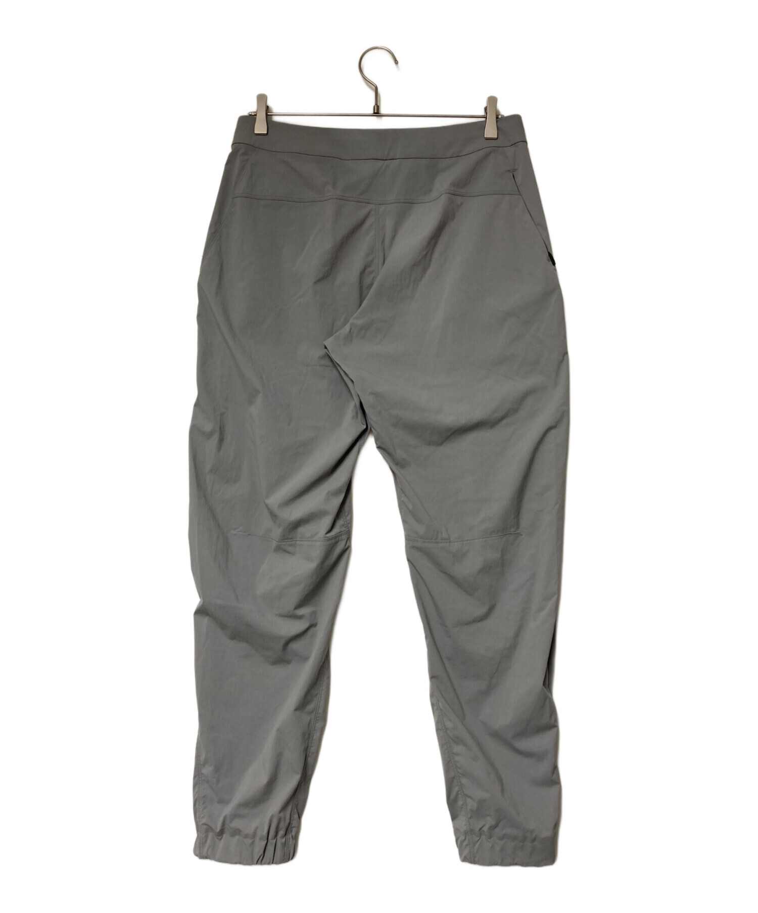 ARC'TERYX (アークテリクス) ACROPLE JOGGER/アクロープル  ジョガー/ナイロンパンツ/ARC'TERYX/アークテリクス/ヴォイド/ウィンドシェルジョガー グレー サイズ:SIZE 30