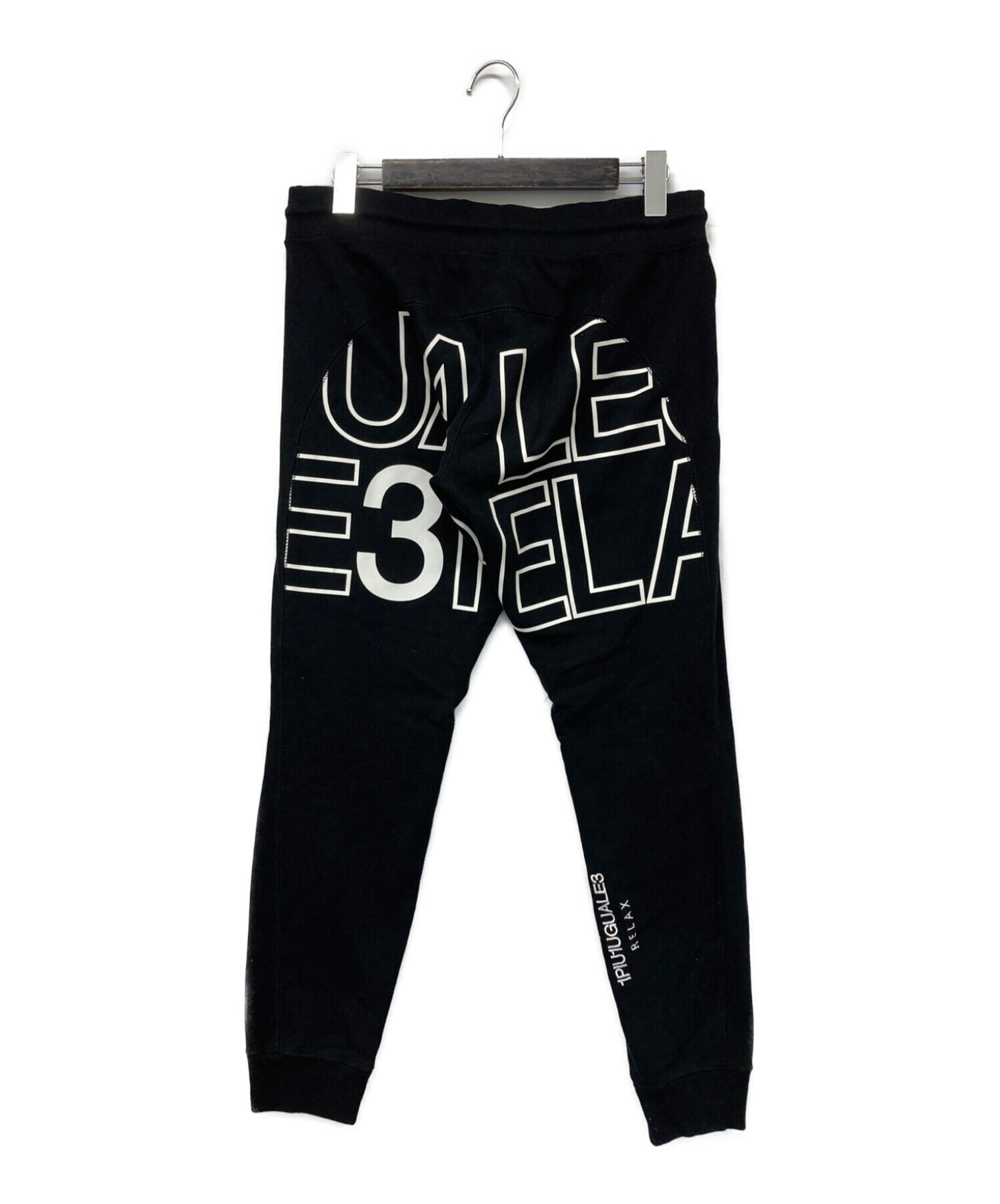 1PIU1UGUALE3 RELAX (ウノピゥウノウグァーレトレ リラックス) ジップデザインスウェットパンツ ロゴプリント　スパンコール ブラック  サイズ:L