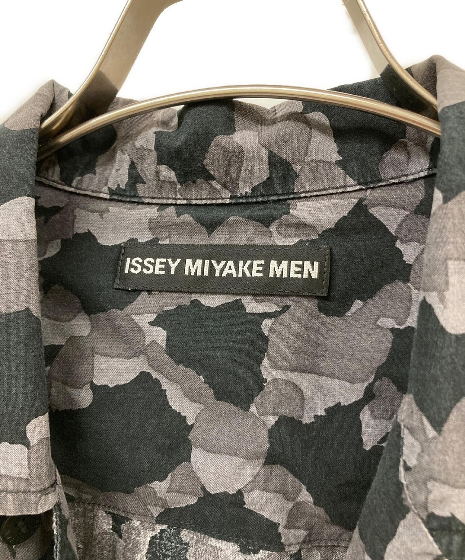 中古・古着通販】ISSEY MIYAKE MEN (イッセイミヤケメン) 総柄シャツ グレー サイズ:2｜ブランド・古着通販  トレファク公式【TREFAC FASHION】スマホサイト