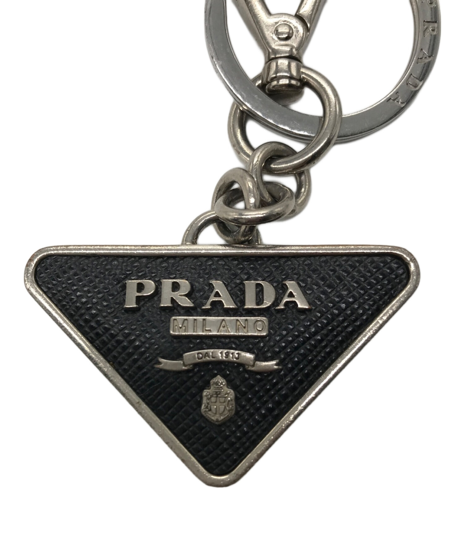 PRADA (プラダ) 三角プレートキーリング ブラック