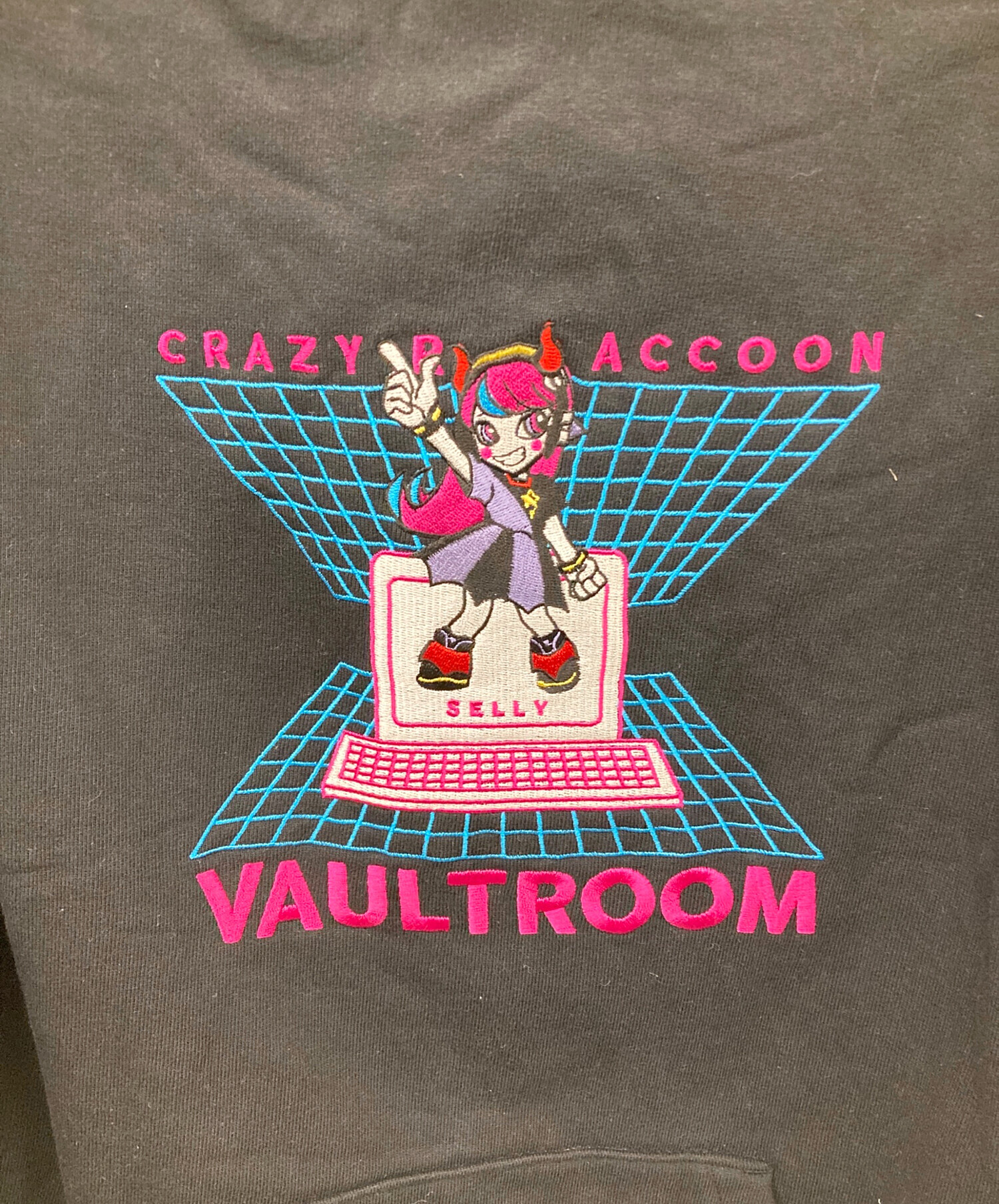 中古・古着通販】vault room (ボルトルーム) CRAZY RACCOON (クレイジーラクーン) SELLY hoodie ブラック  サイズ:L｜ブランド・古着通販 トレファク公式【TREFAC FASHION】スマホサイト