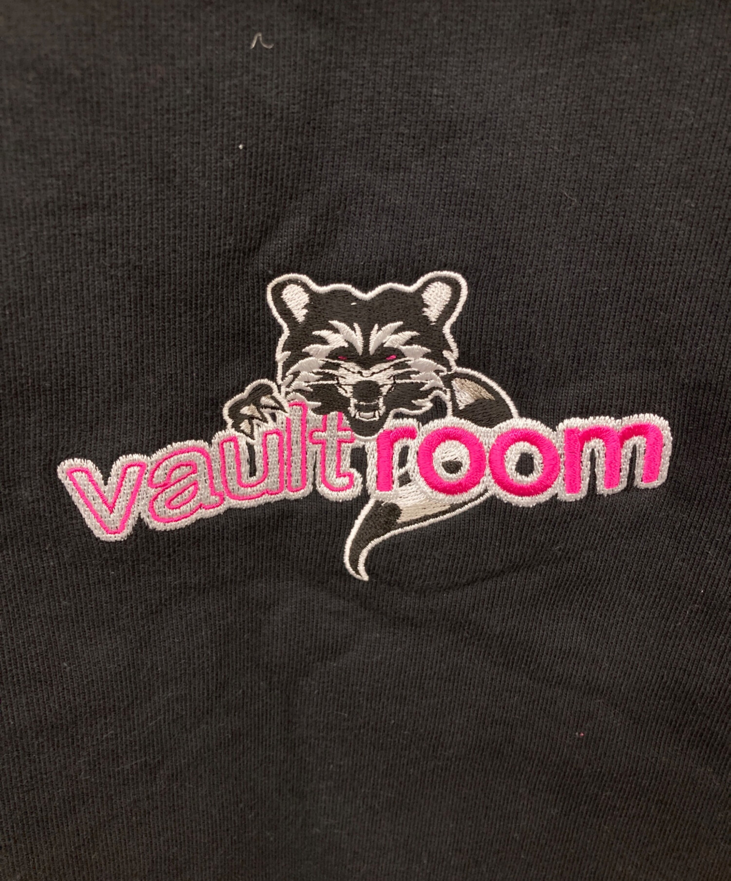 中古・古着通販】vault room (ボルトルーム) CRAZY RACCOON (クレイジーラクーン) SELLY hoodie ブラック  サイズ:L｜ブランド・古着通販 トレファク公式【TREFAC FASHION】スマホサイト