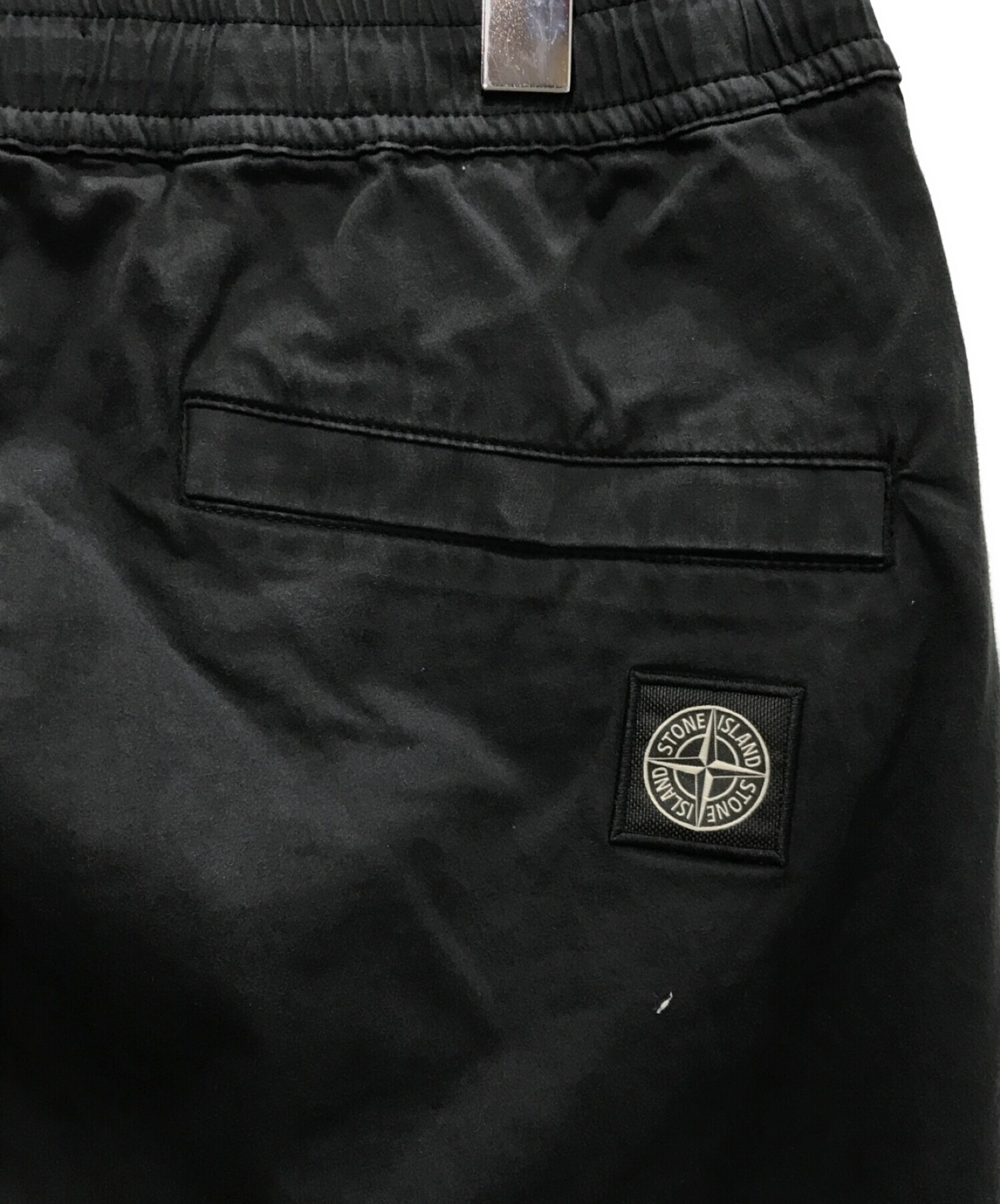 STONE ISLAND ストーンアイランド ロゴパッチ テーパードパンツ 黒