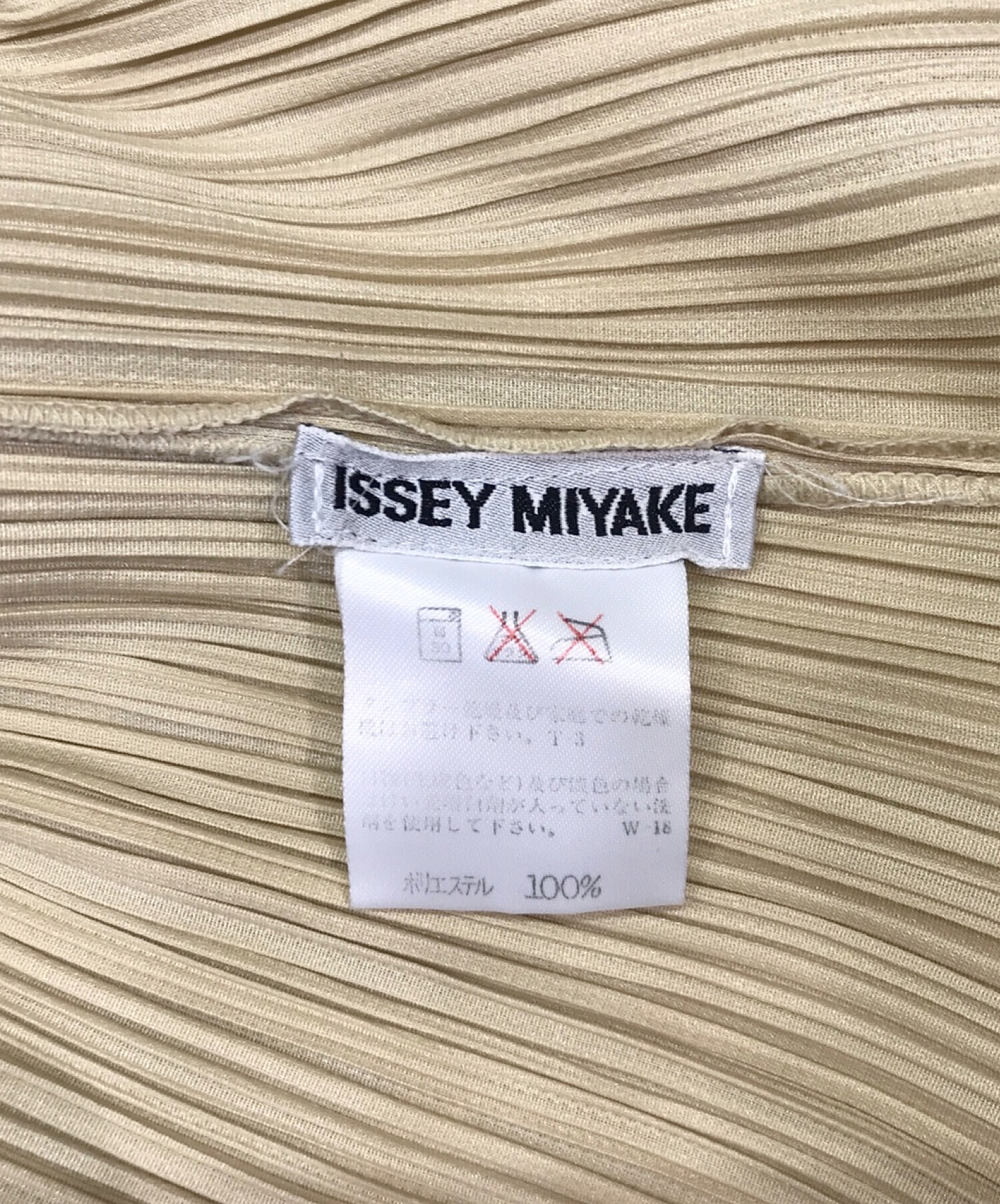 ISSEY MIYAKE (イッセイミヤケ) プリーツノースリーブロングカットソー ベージュ サイズ:M