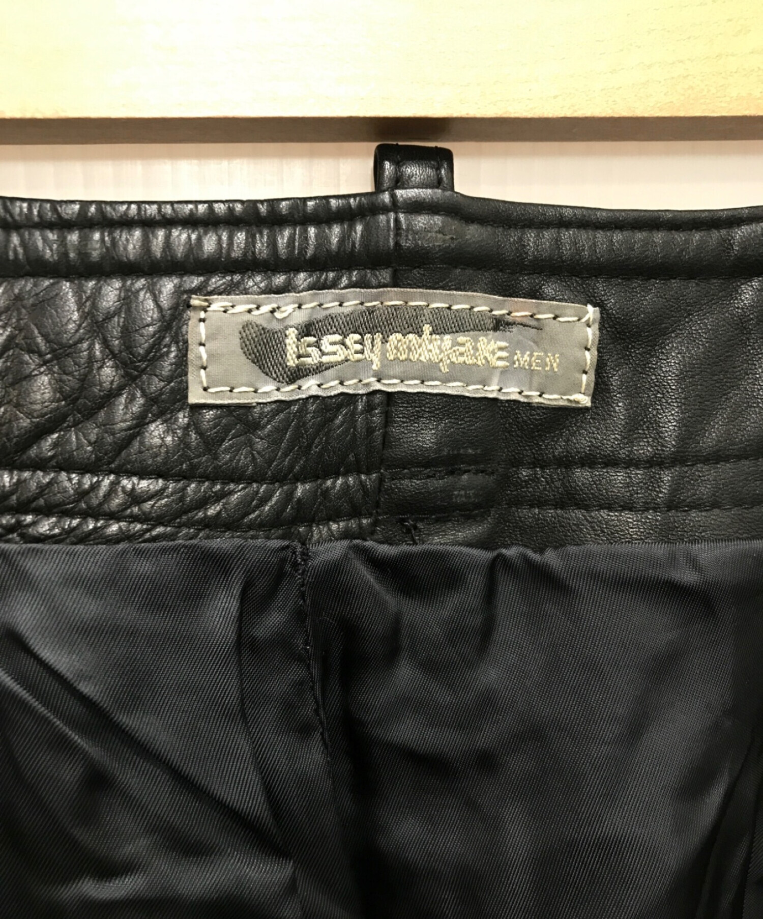 中古・古着通販】ISSEY MIYAKE MEN (イッセイミヤケメン) レザーパンツ