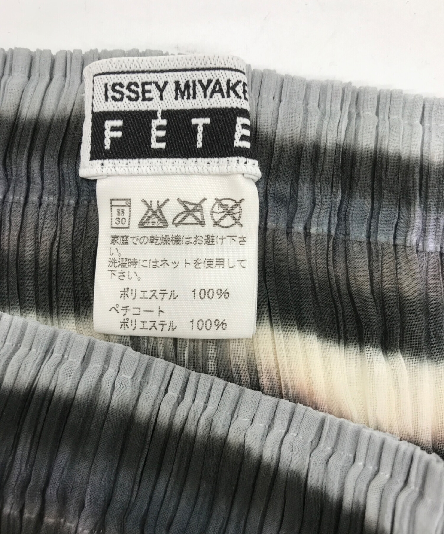 ISSEY MIYAKE FETE (イッセイミヤケフェット) プリーツスカート ブラック×グレー サイズ:3