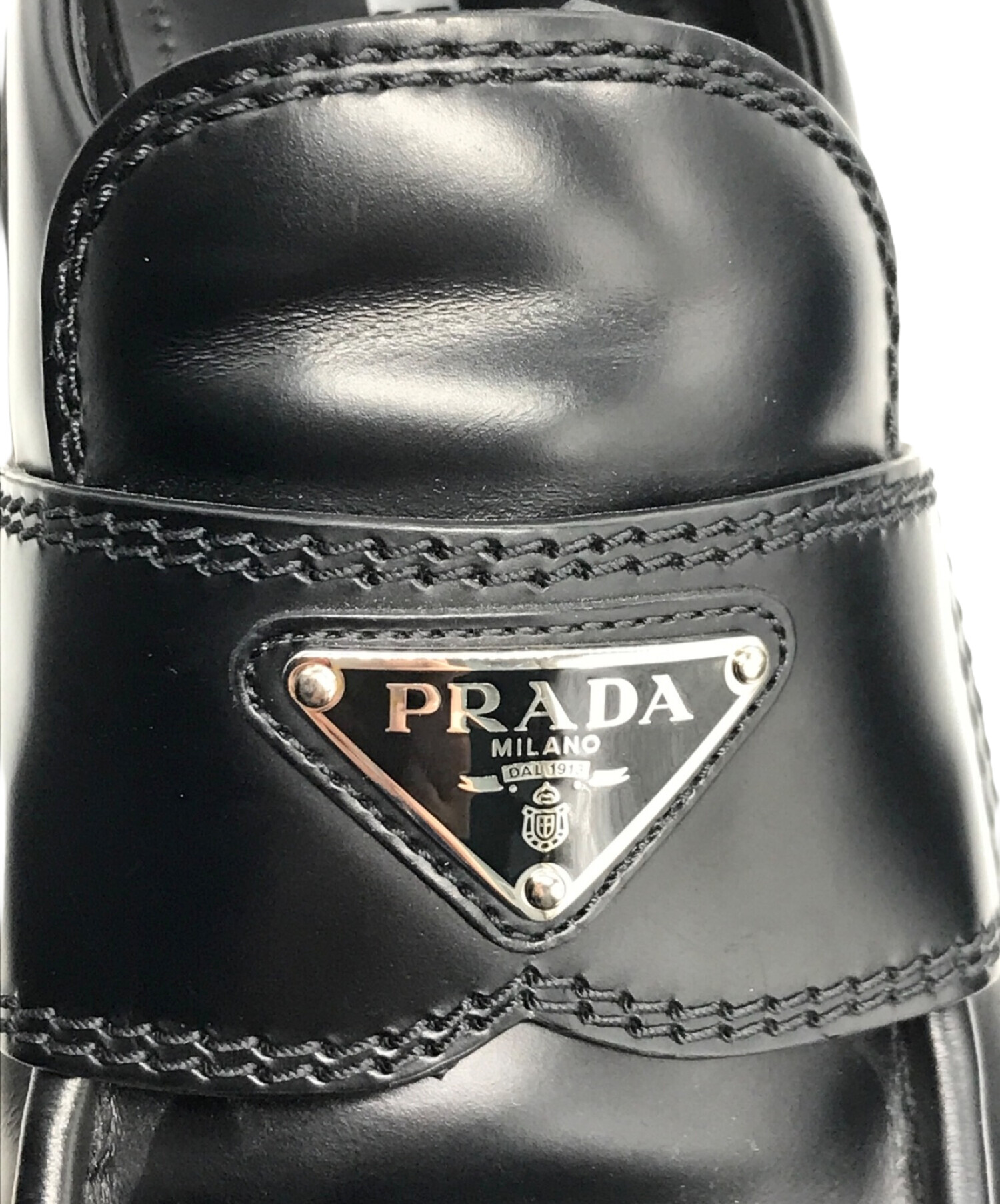 中古・古着通販】PRADA (プラダ) モノリス ブラッシュドレザー ローファー ブラック サイズ:6 1/2｜ブランド・古着通販  トレファク公式【TREFAC FASHION】スマホサイト