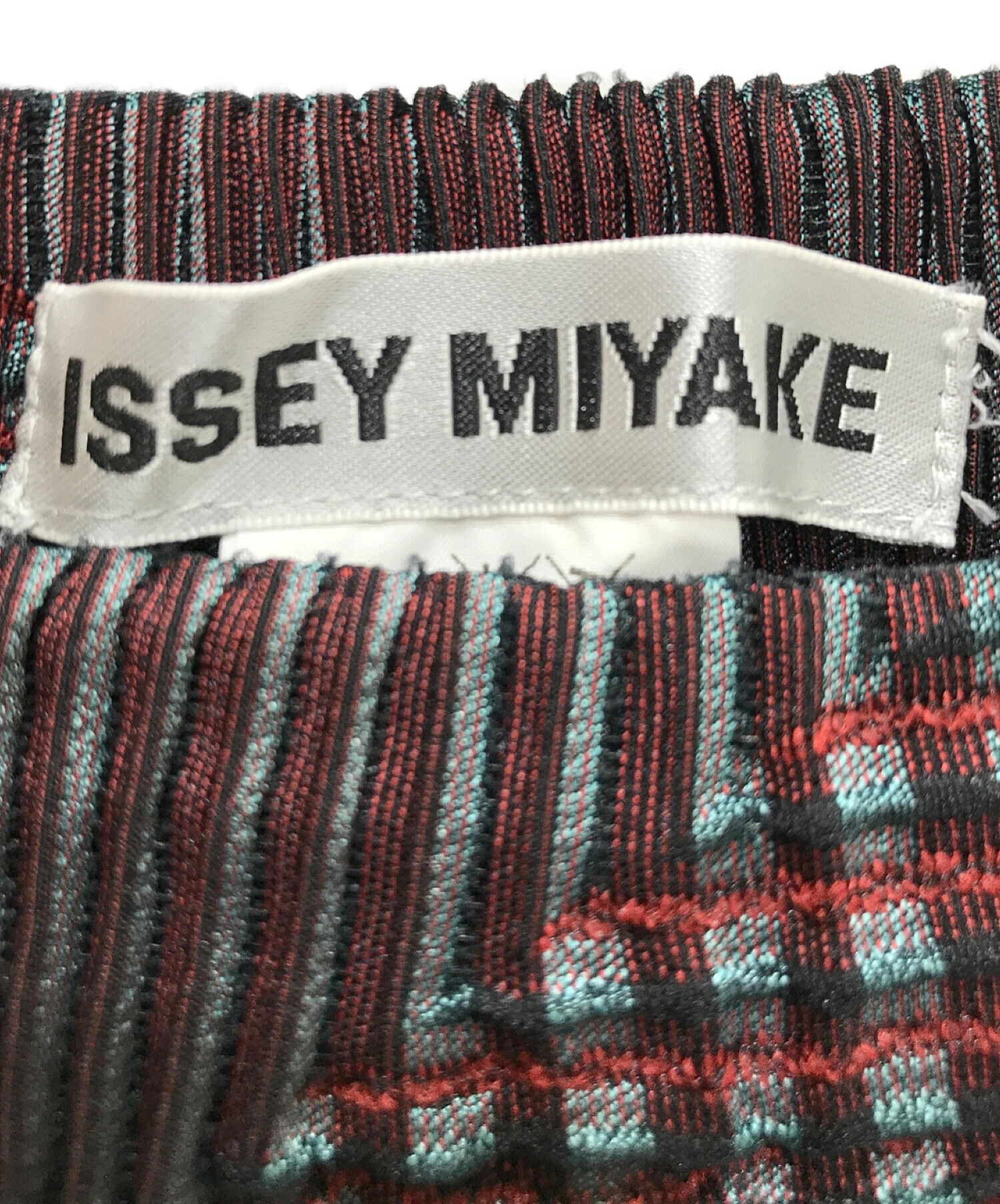 ISSEY MIYAKE (イッセイミヤケ) 3Dスチームストレッチプリーツ切替スカート レッド×グレー サイズ:2